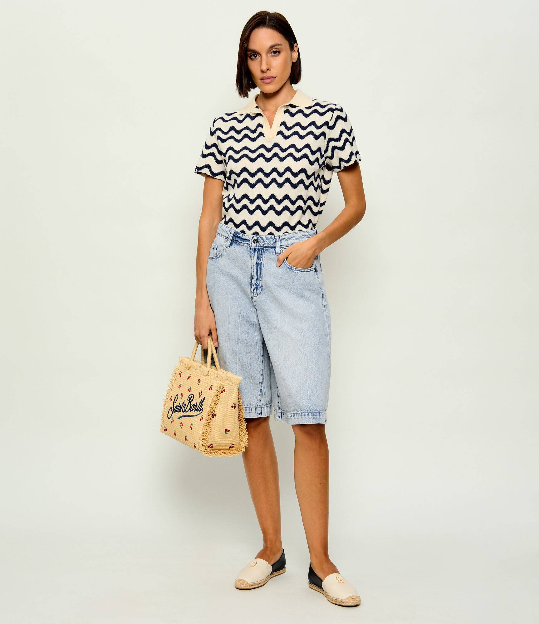 Armani Exchange De blugi bermudy J42 | Relaxed fit