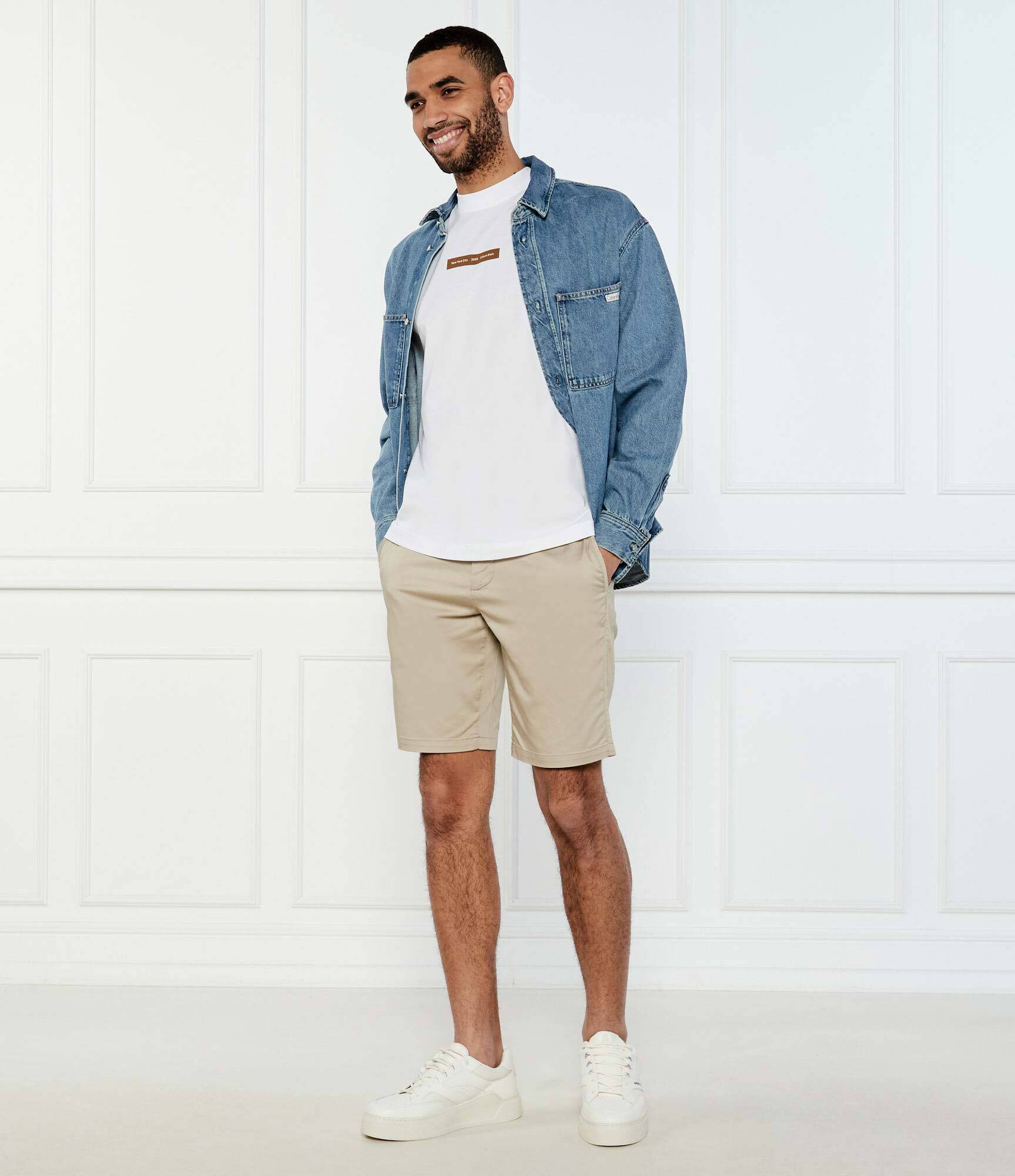 Armani Exchange Pantaloni scurți chino | Slim Fit
