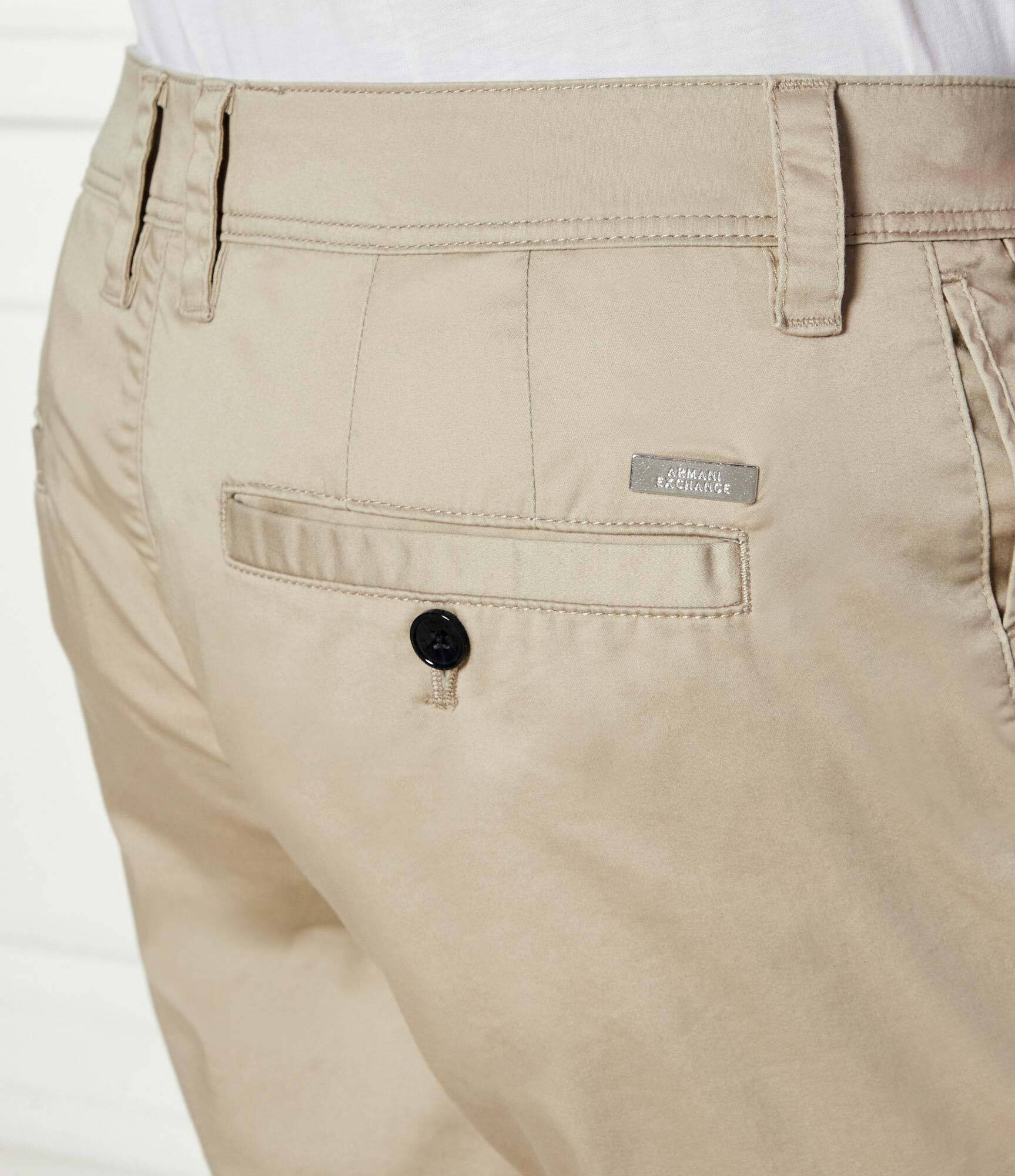 Armani Exchange Pantaloni scurți chino | Slim Fit