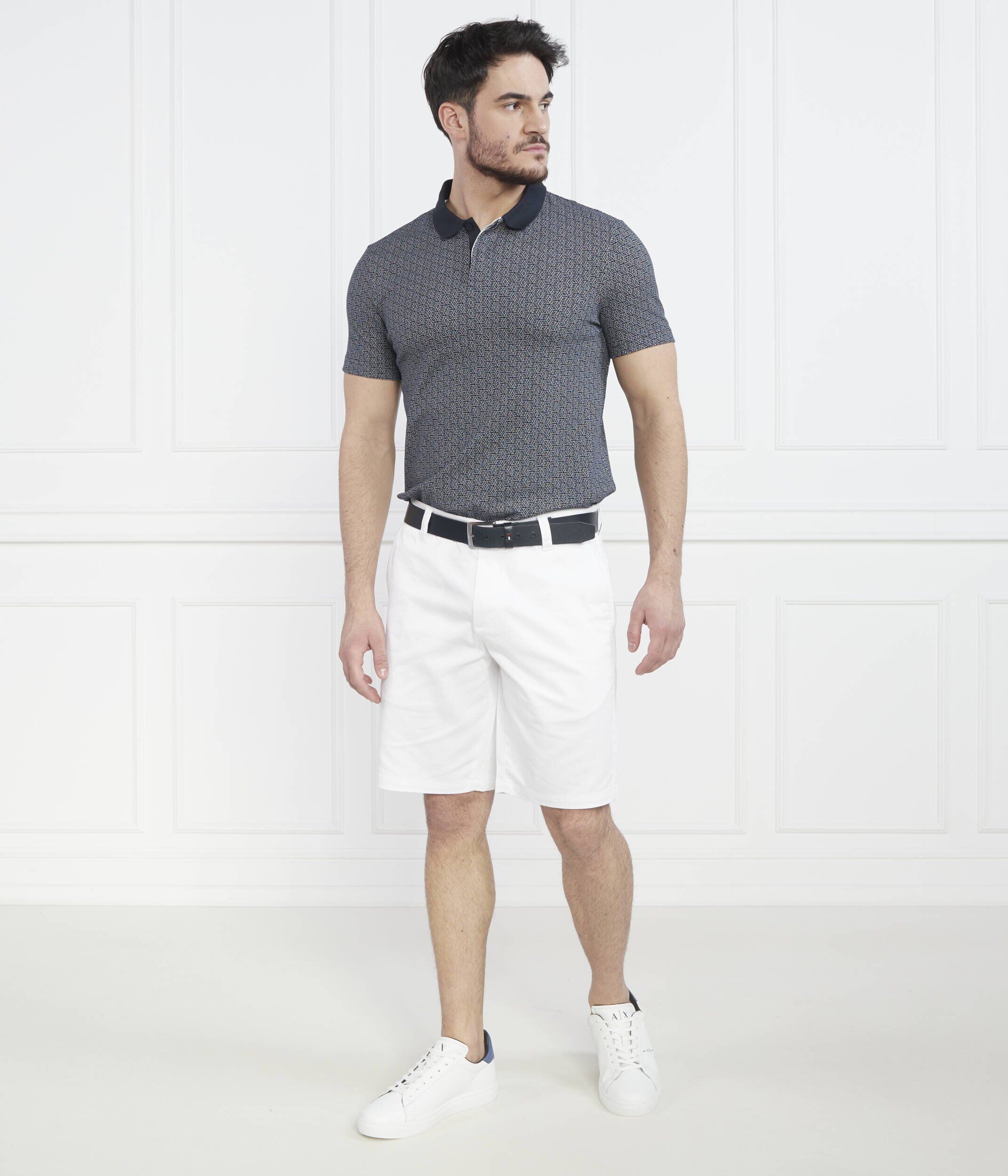 Armani Exchange Pantaloni scurți chino | Slim Fit