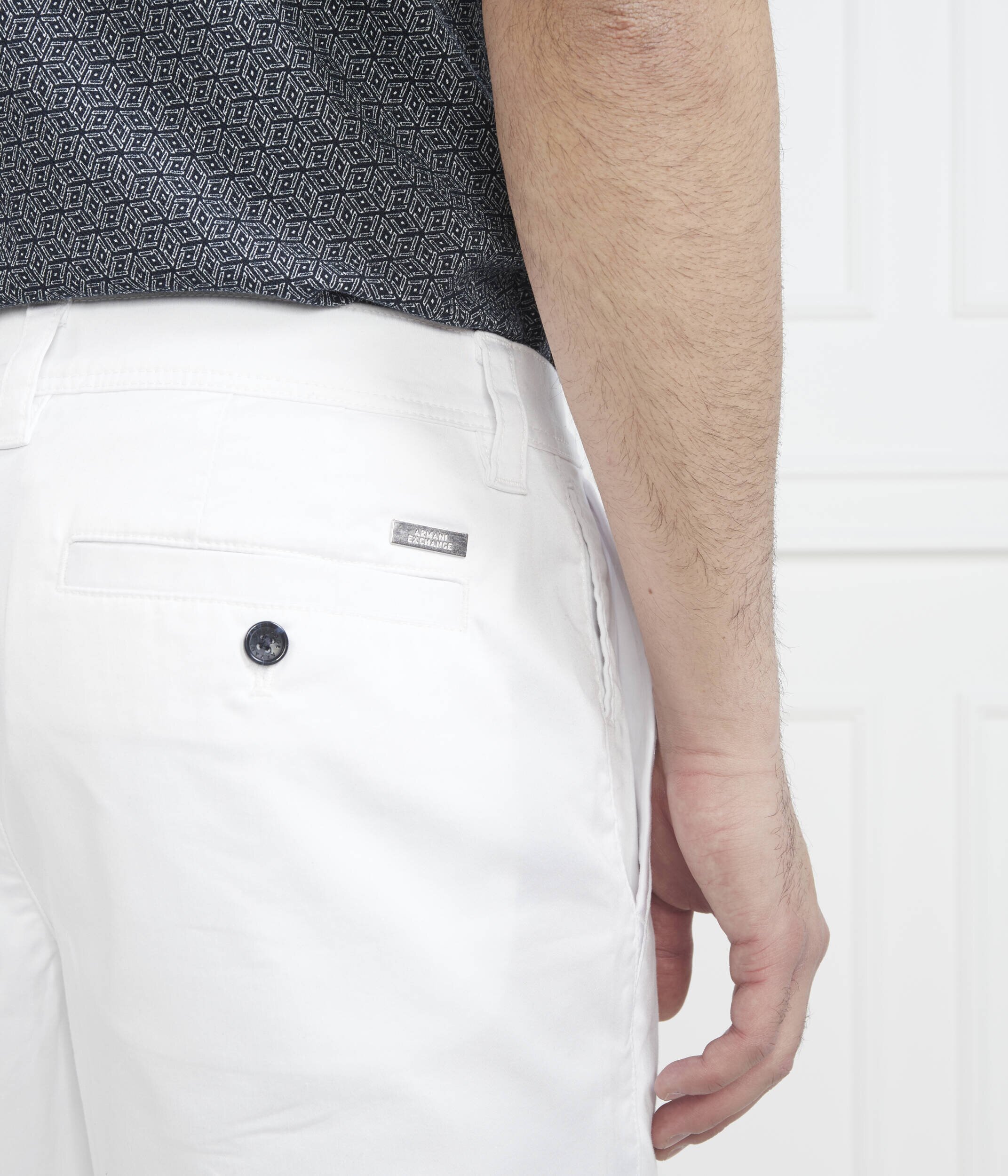 Armani Exchange Pantaloni scurți chino | Slim Fit