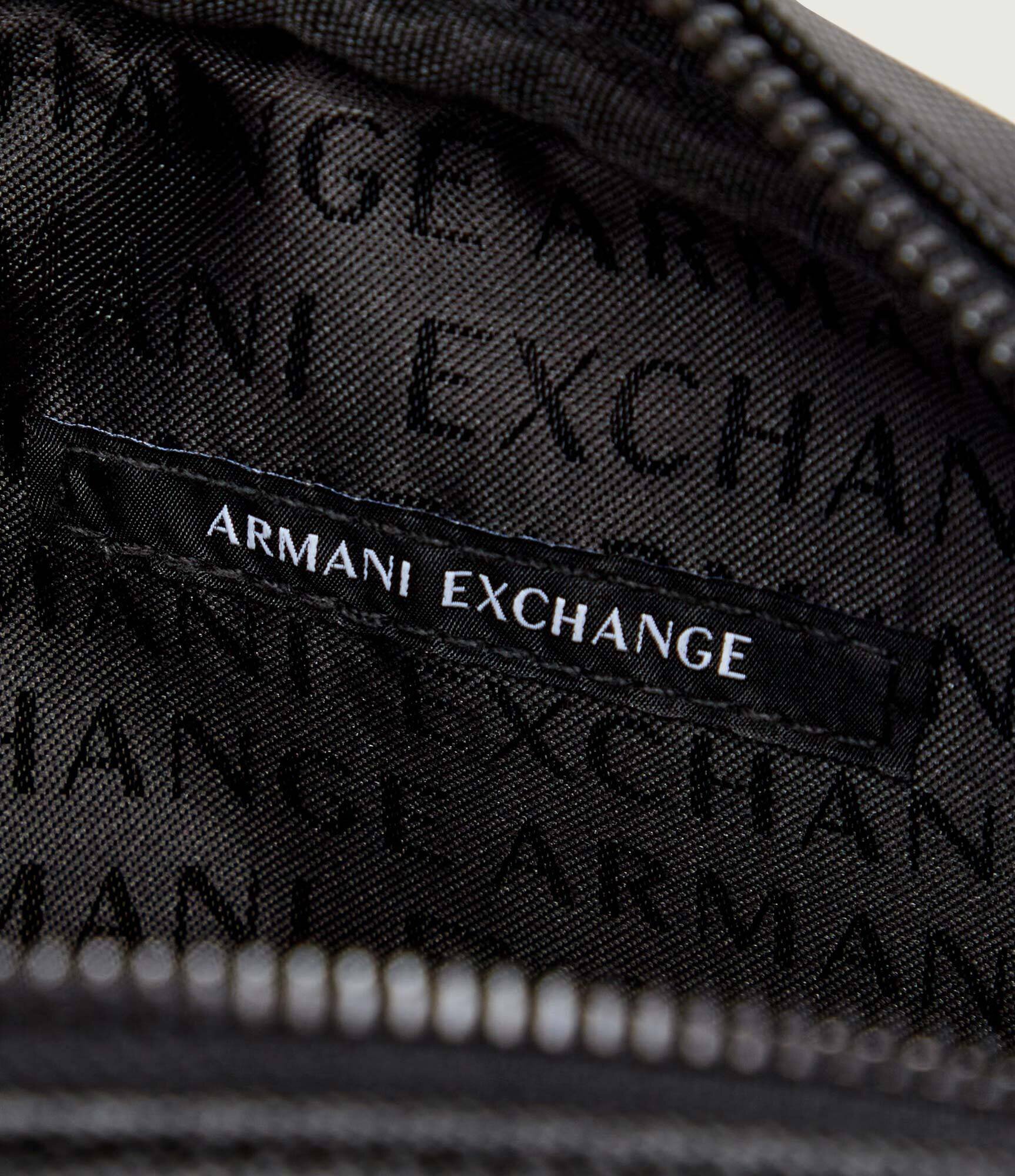 Armani Exchange Trusă pentru cosmetice