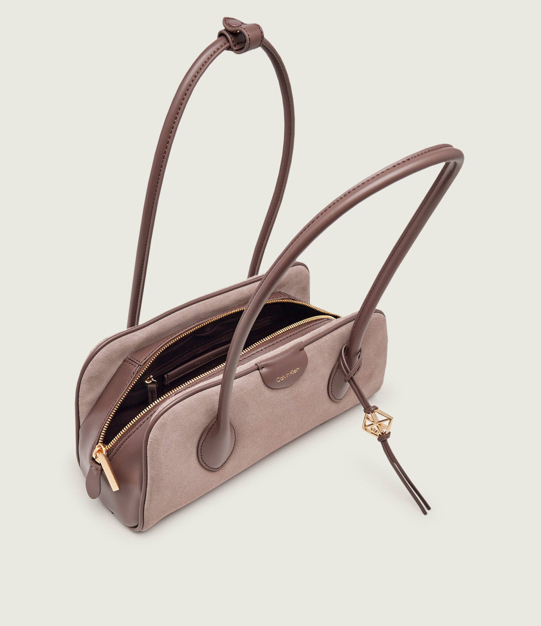 Calvin Klein Geantă pe umăr Emblem | piele întoarsă