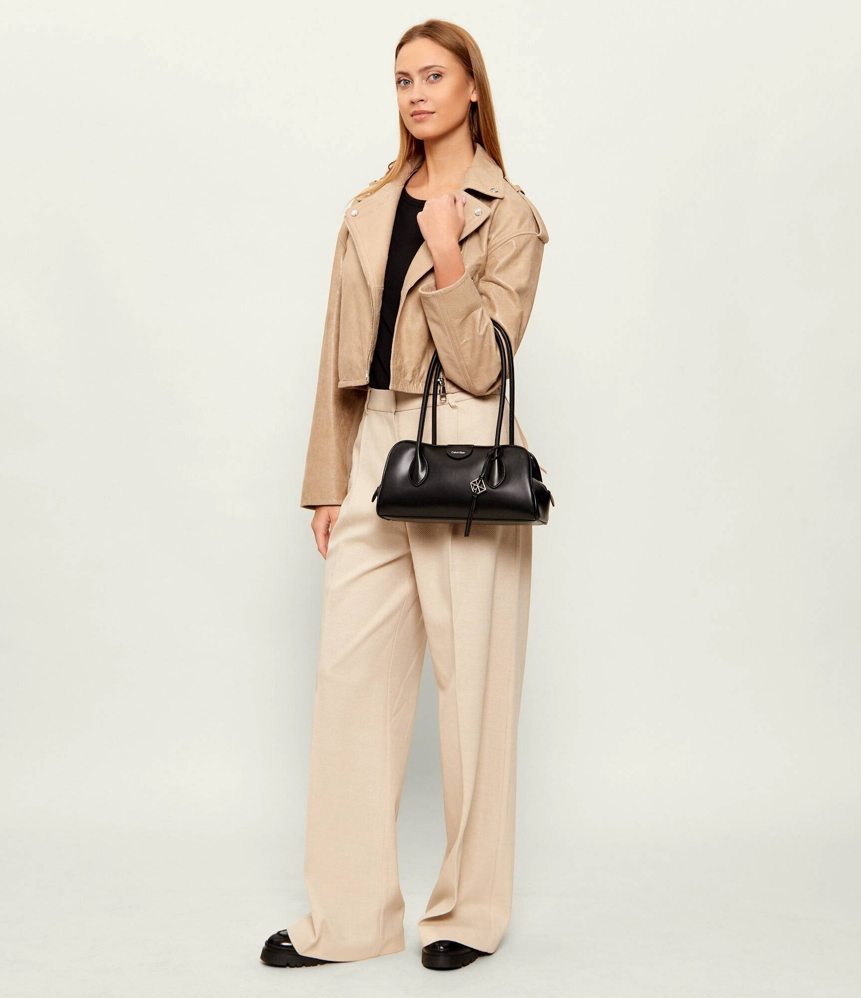 Calvin Klein Geantă pe umăr Emblem Trio