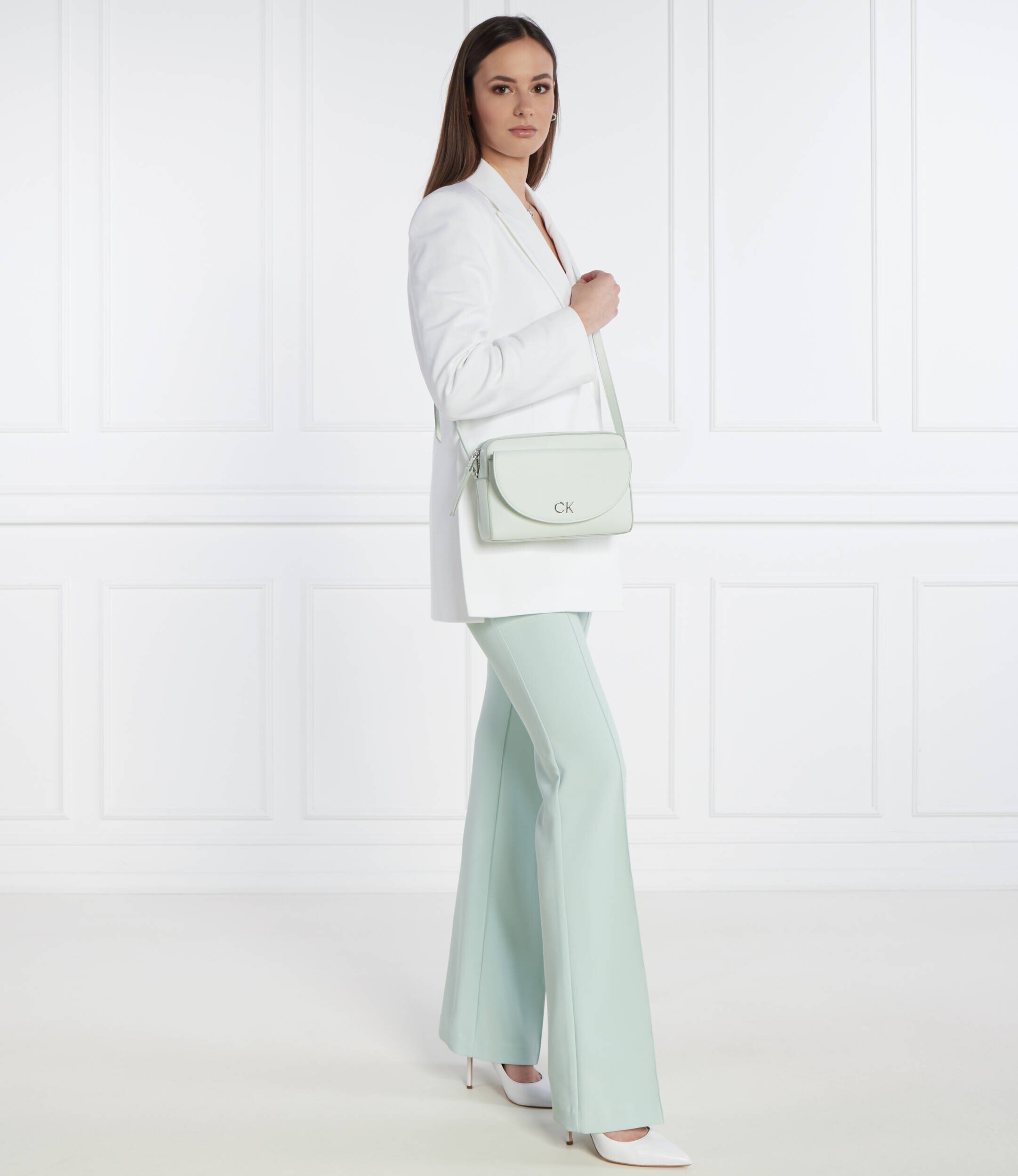 Calvin Klein Geantă poștaș Daily Camera Bag Pebble