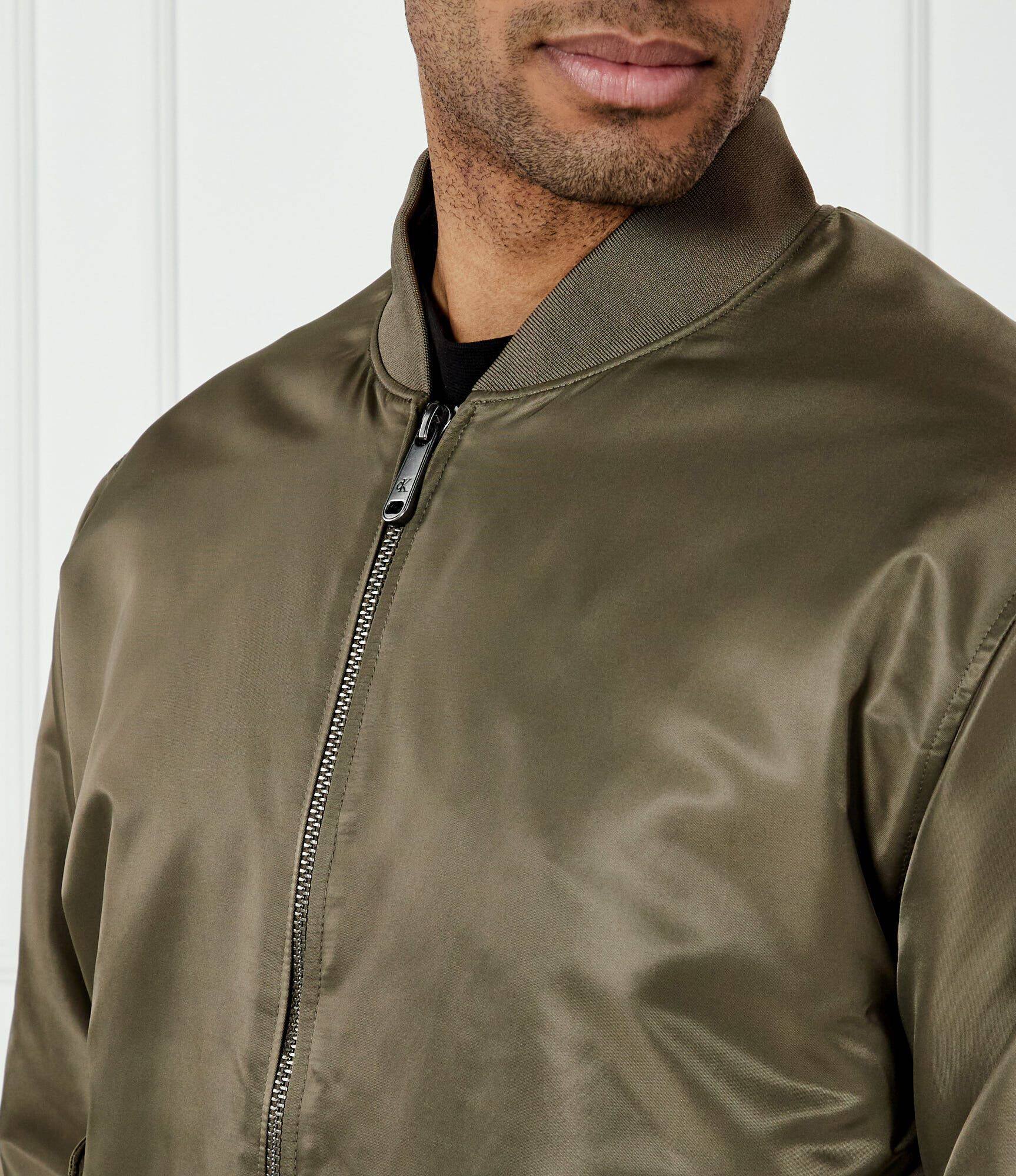 Calvin Klein Jeans De satin geacă bomber HERO | Regular Fit