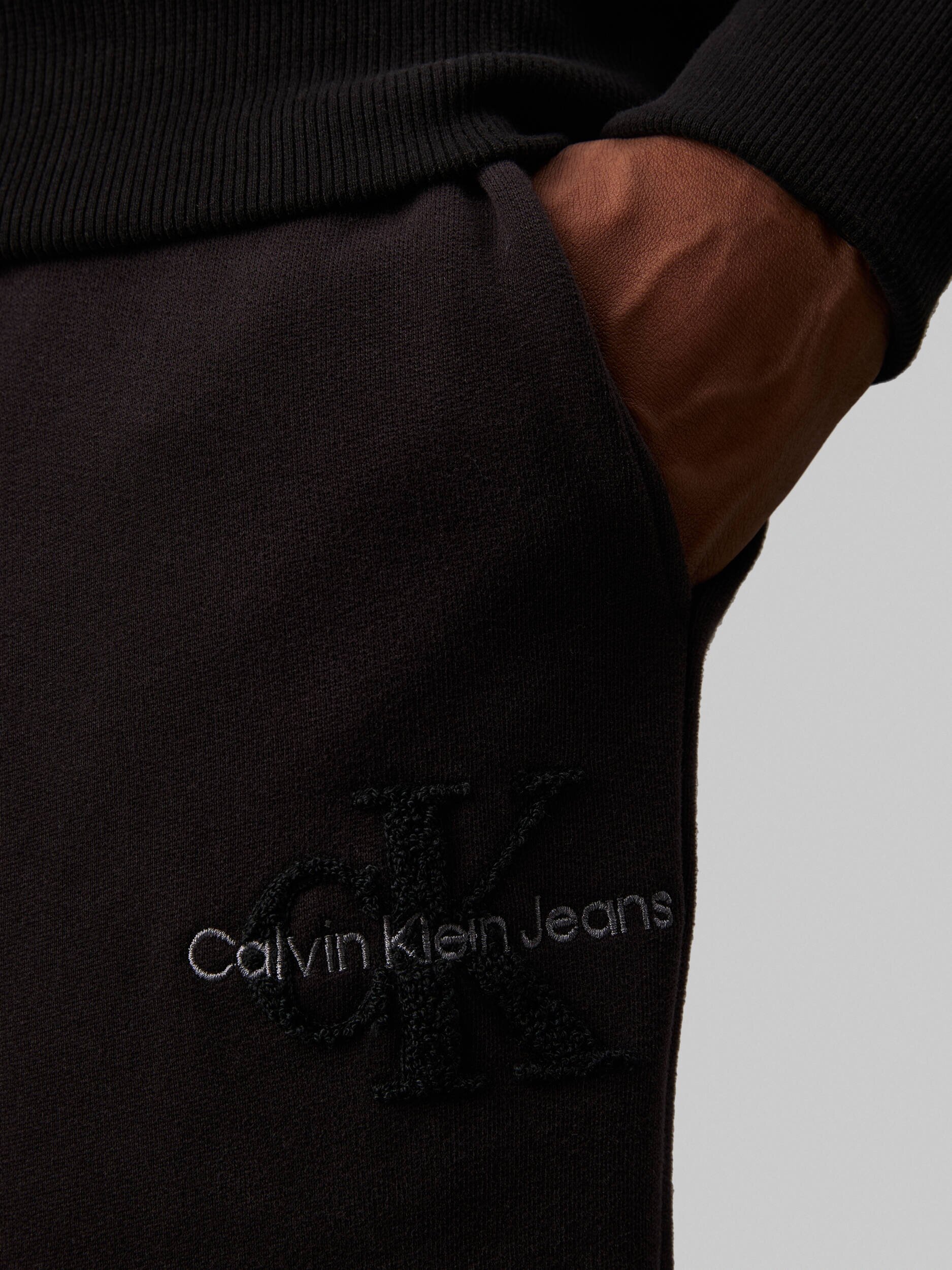Calvin Klein Jeans Pantaloni de trening CHENILLE | Regular Fit