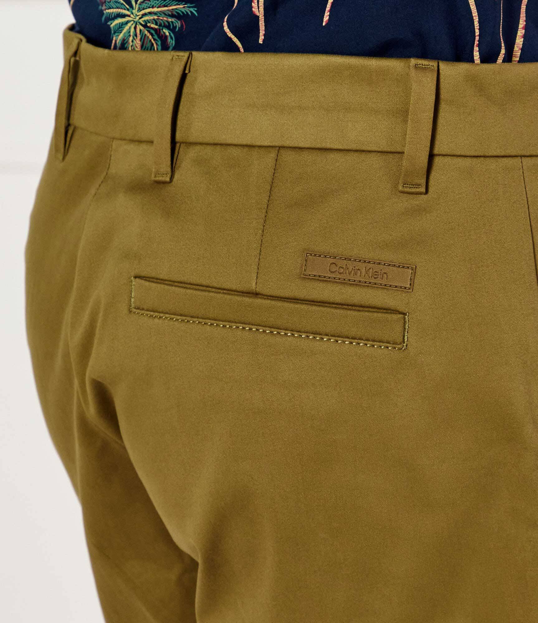Calvin Klein Pantaloni scurți chino SATEEN | Slim Fit | stretch