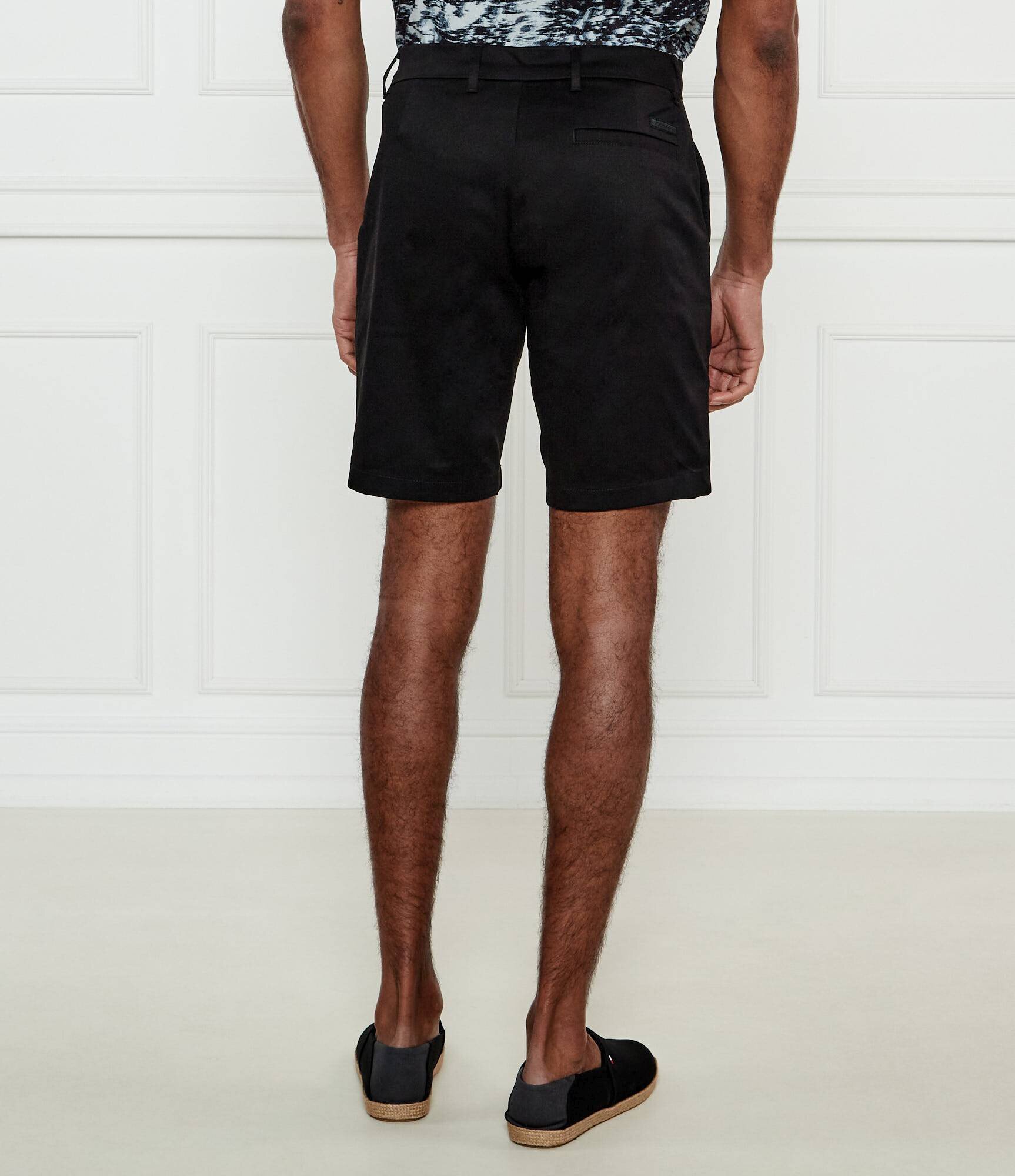 Calvin Klein Pantaloni scurți chino SATEEN | Slim Fit | stretch