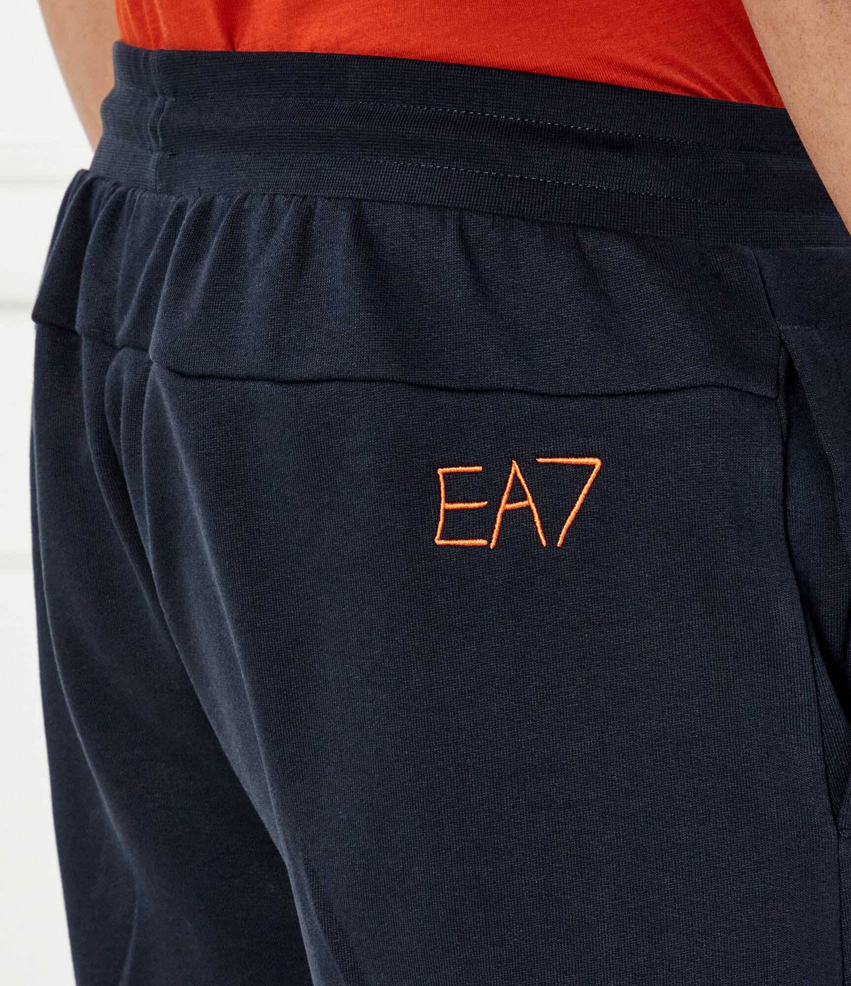 EA7 Pantaloni scurți | Regular Fit