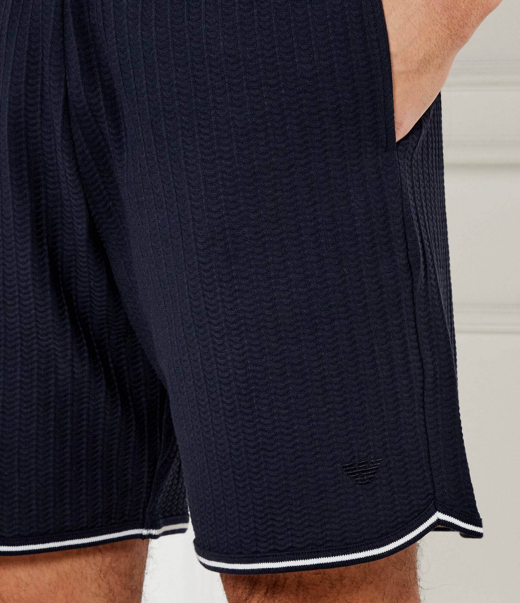 Emporio Armani Pantaloni scurți | Regular Fit