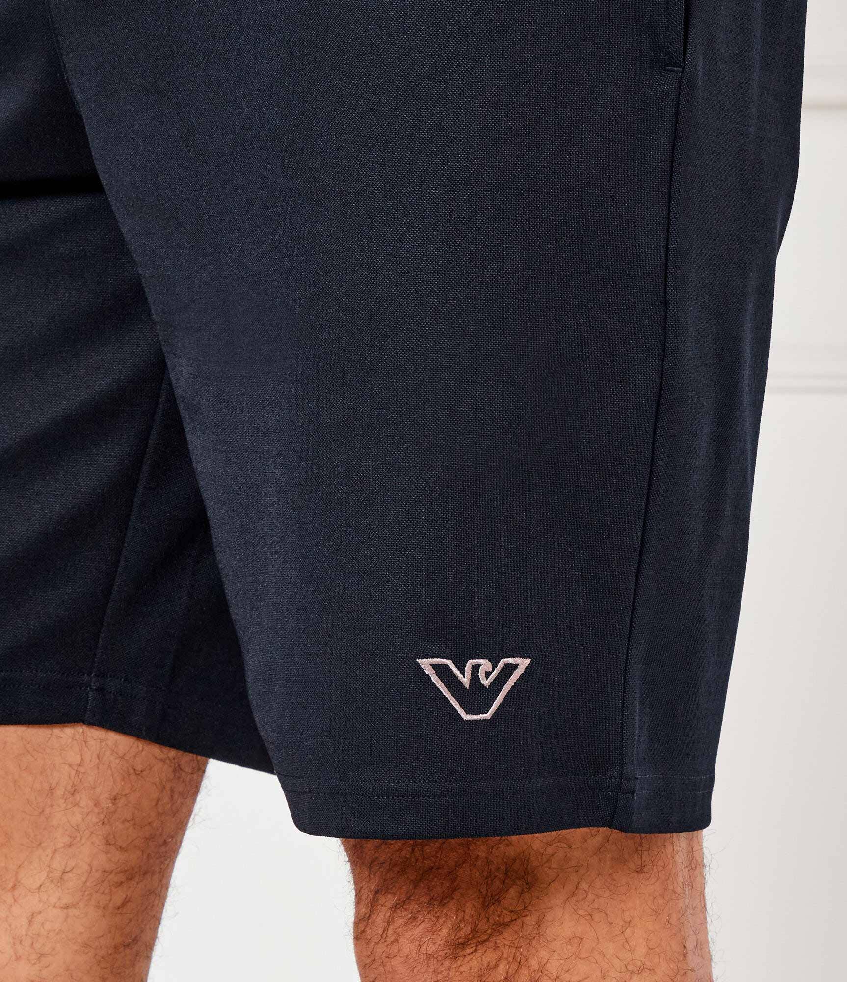 Emporio Armani Pantaloni scurți | Regular Fit