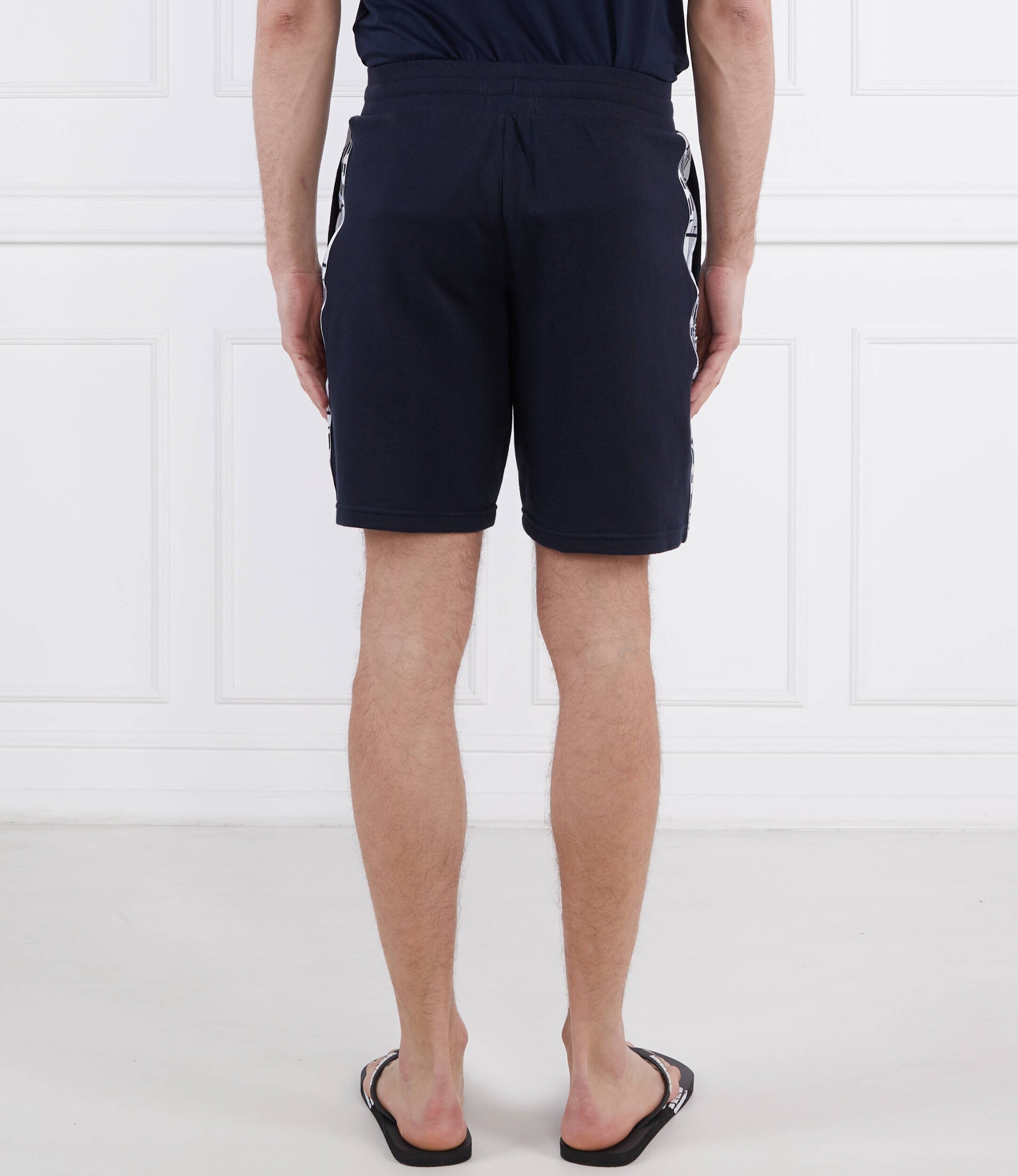 Emporio Armani Pantaloni scurți | Regular Fit