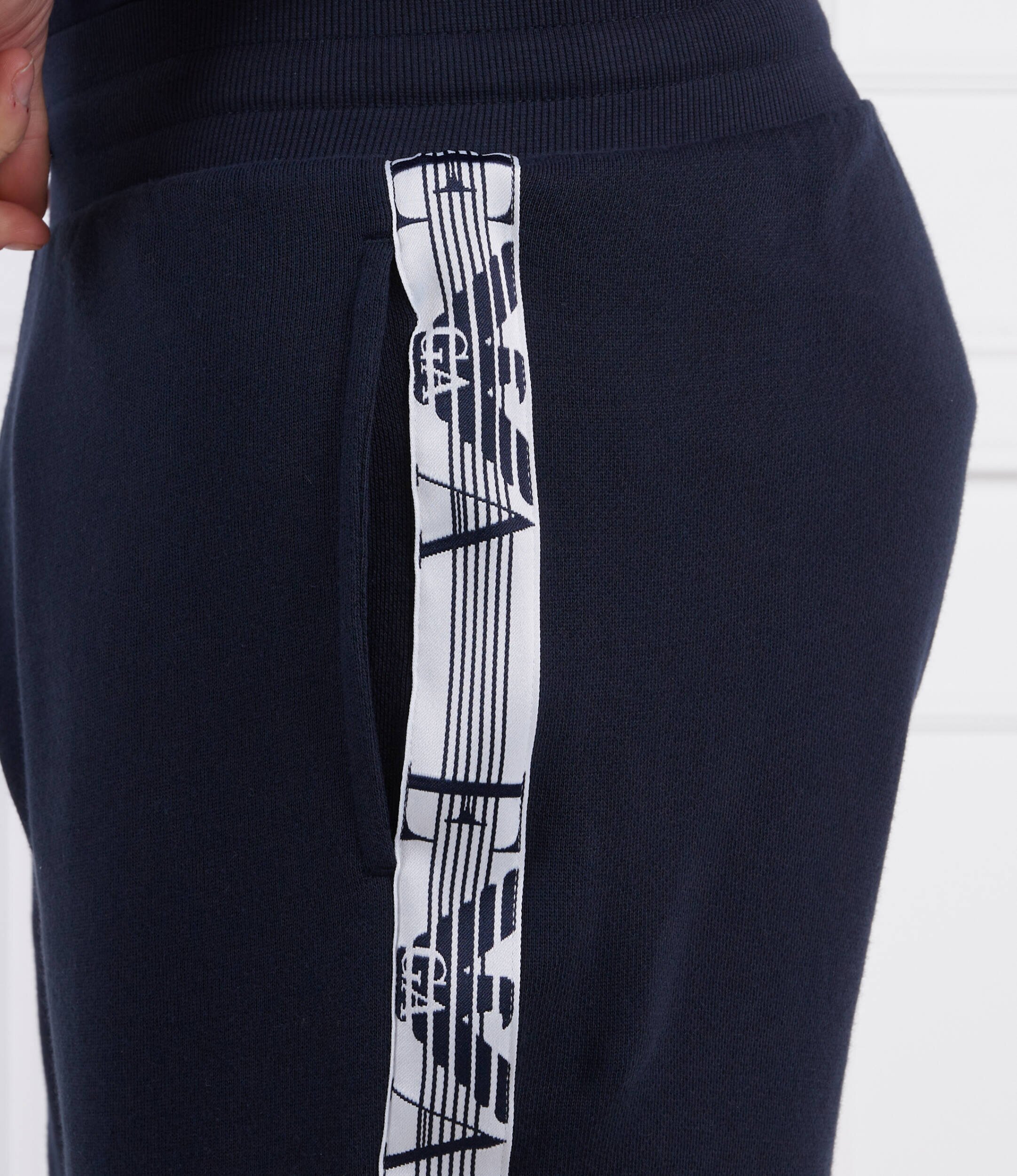 Emporio Armani Pantaloni scurți | Regular Fit