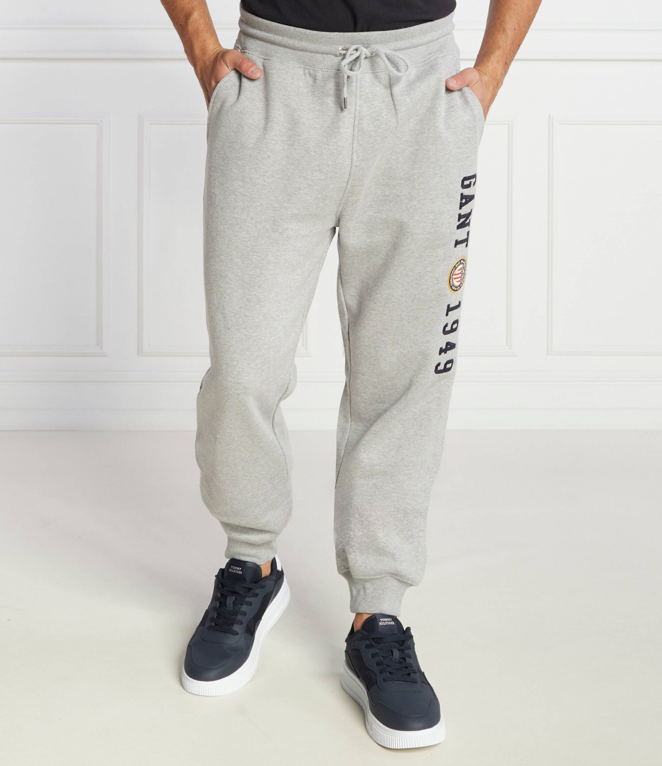 Gant Pantaloni de trening CREST | Regular Fit