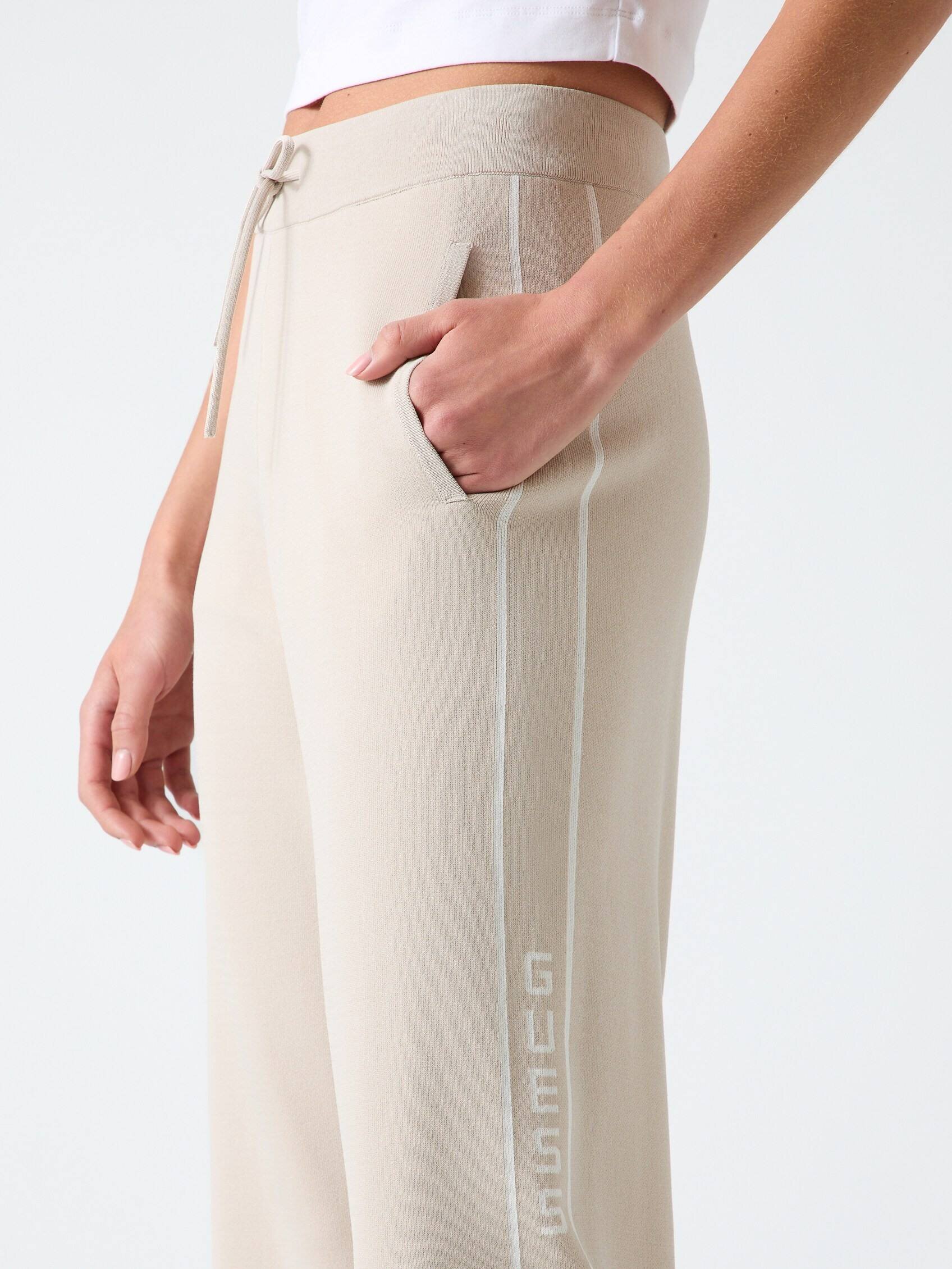 GUESS ACTIVE Pantaloni de tricot Meissa | Straight fit