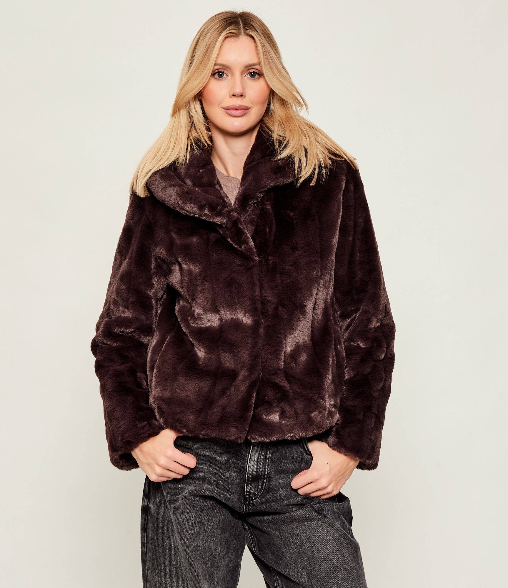 GUESS Blană NEW SOPHY