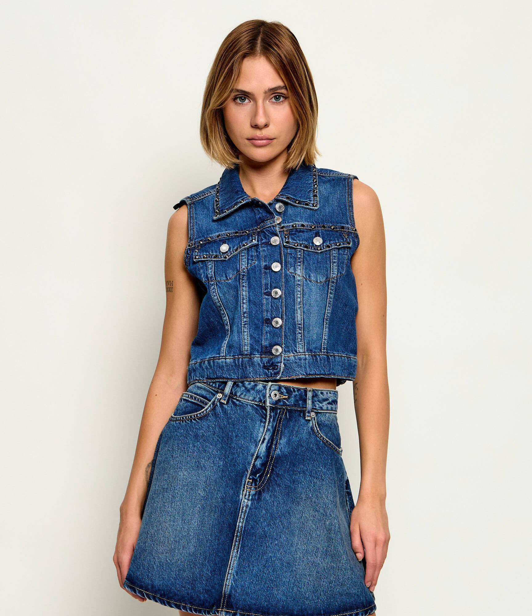 GUESS De blugi vestă Jill | Cropped Fit