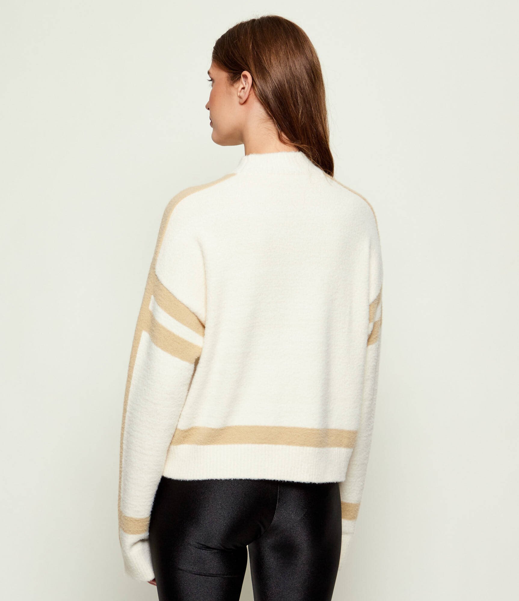 GUESS Guler înalt KAMILA | Relaxed fit
