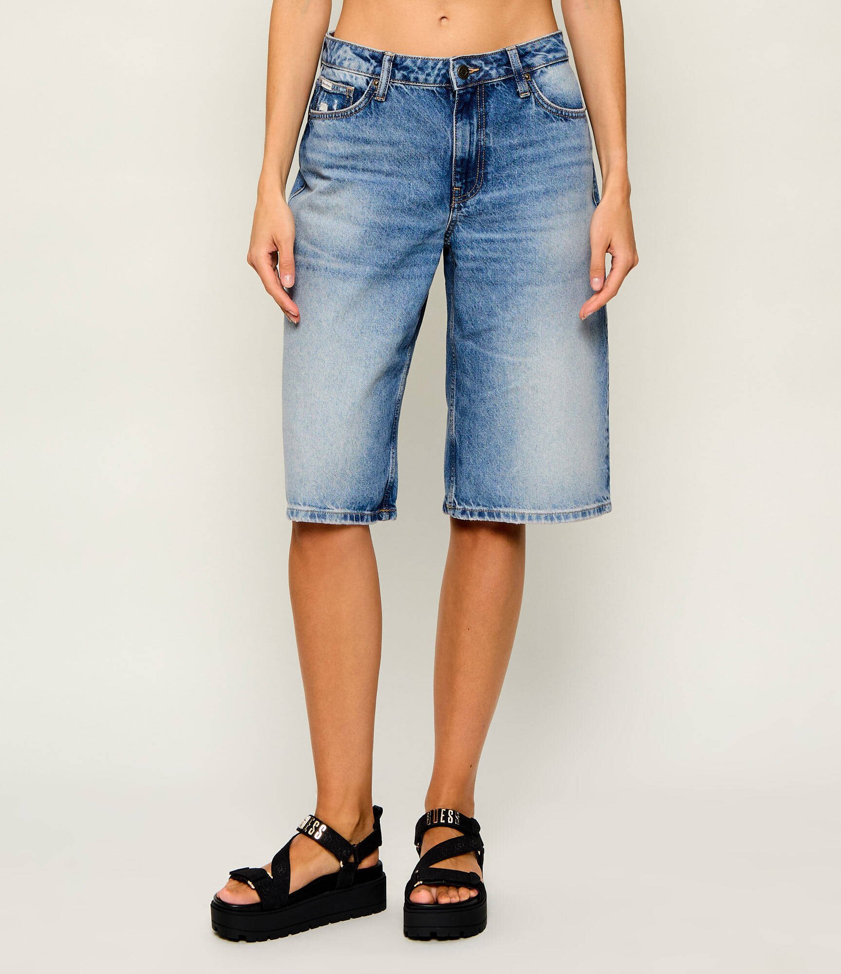 GUESS JEANS De blugi bermudy | Loose fit