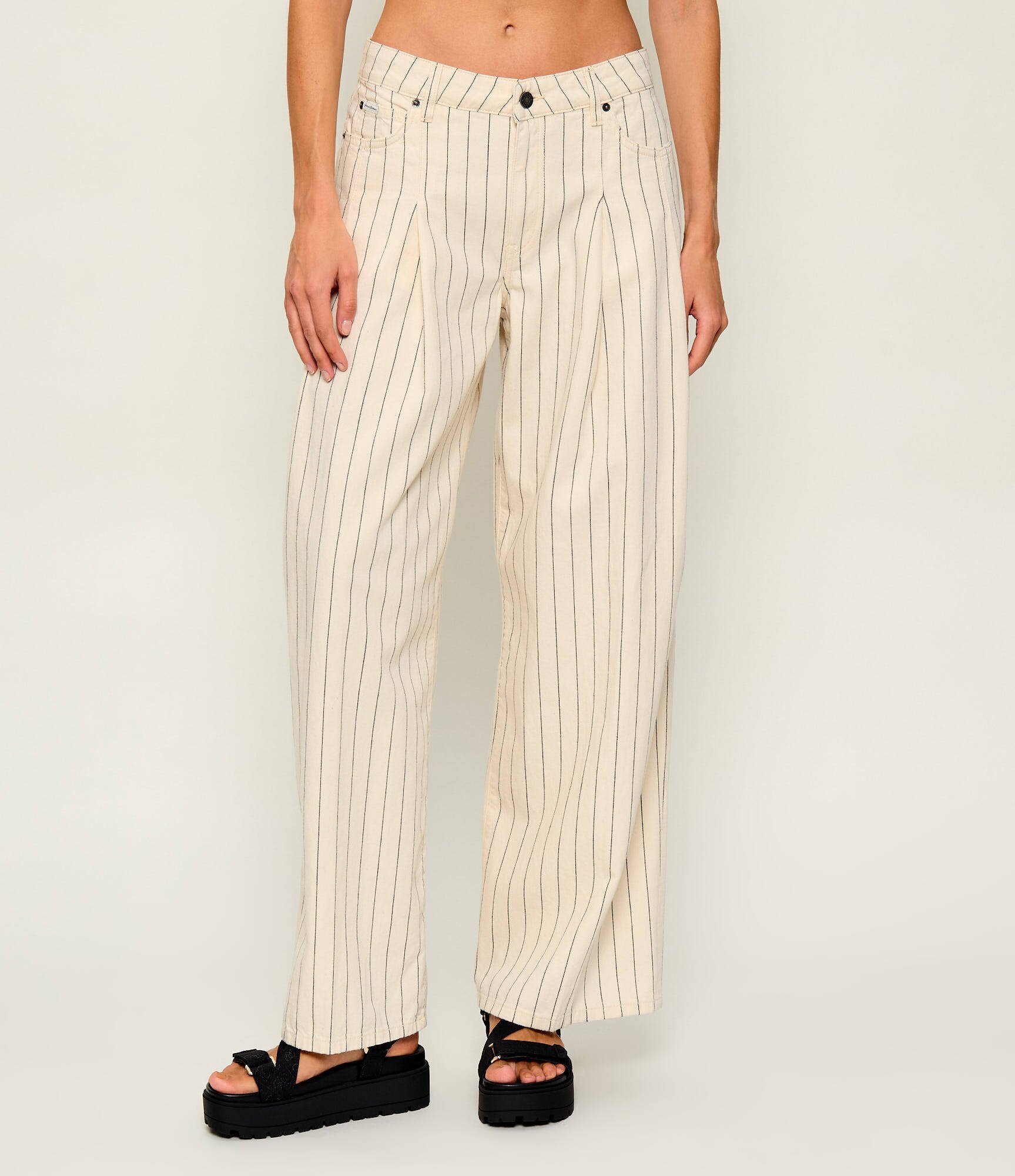 GUESS JEANS Pantaloni G12 | Loose fit