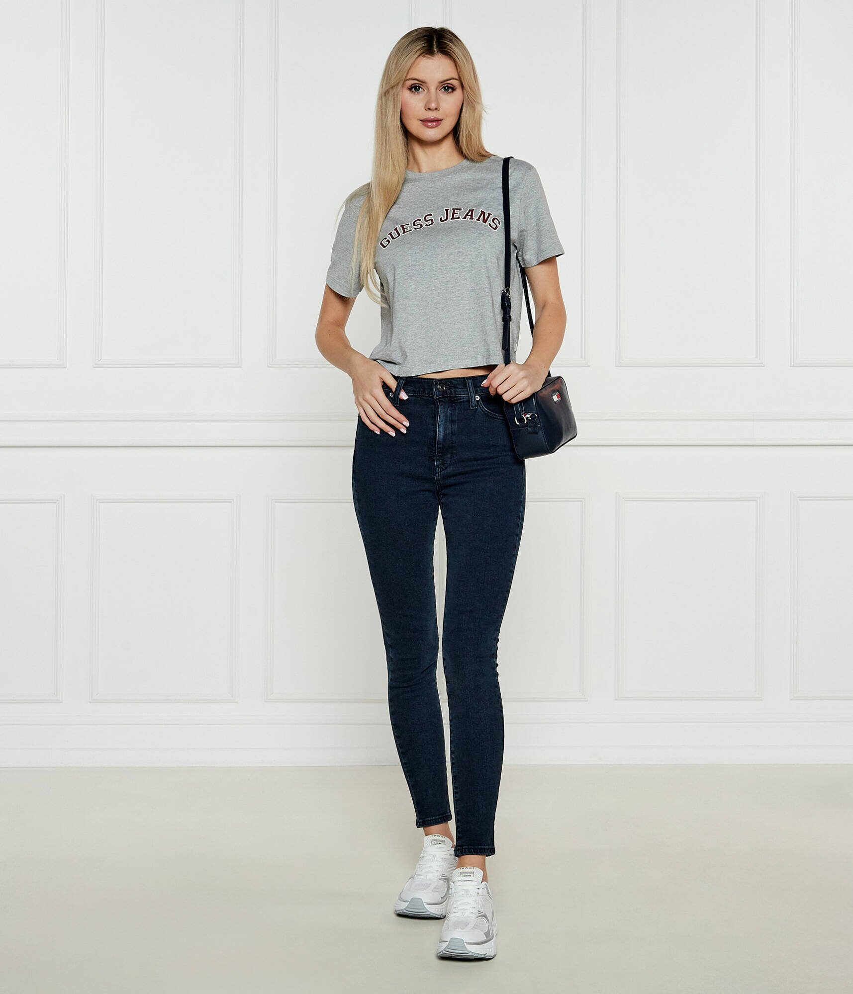 GUESS JEANS Tricou COLLEGIATE | Cropped Fit