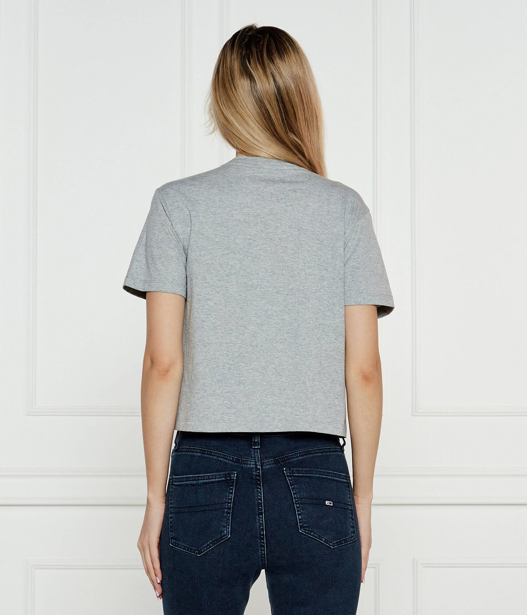 GUESS JEANS Tricou COLLEGIATE | Cropped Fit