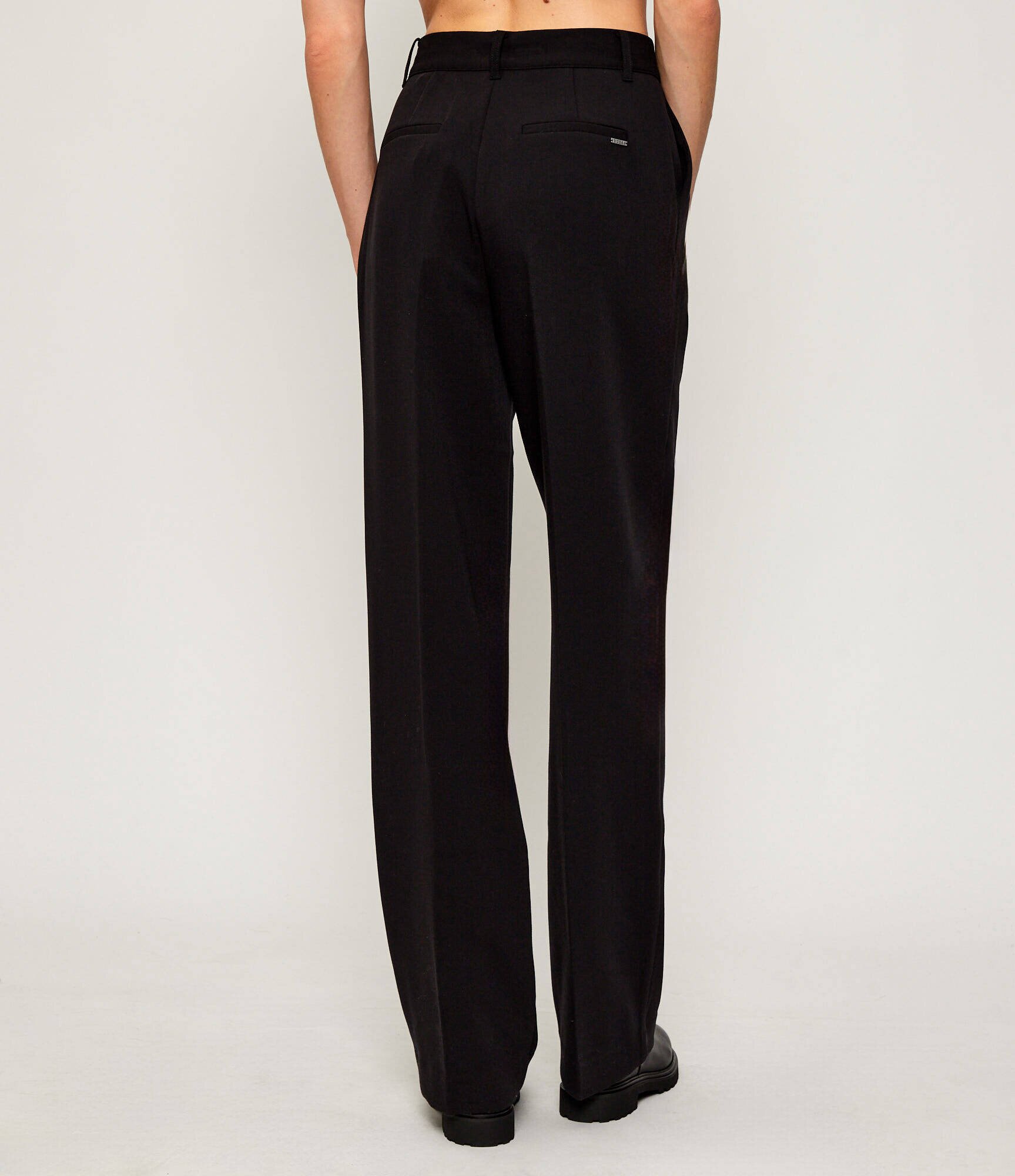 GUESS Pantaloni JOANDRA | Relaxed fit