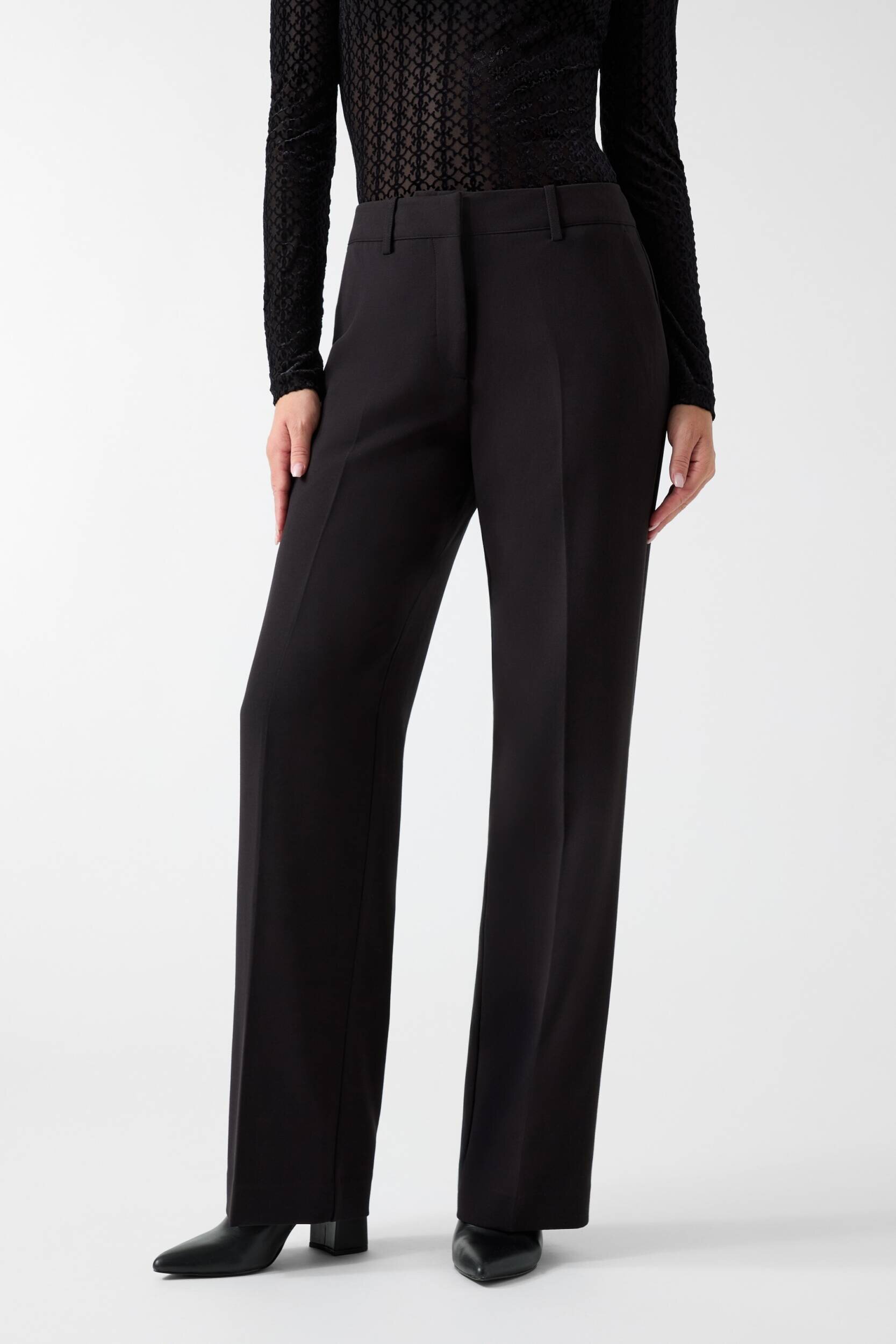 GUESS Pantaloni New Joandra | Relaxed fit