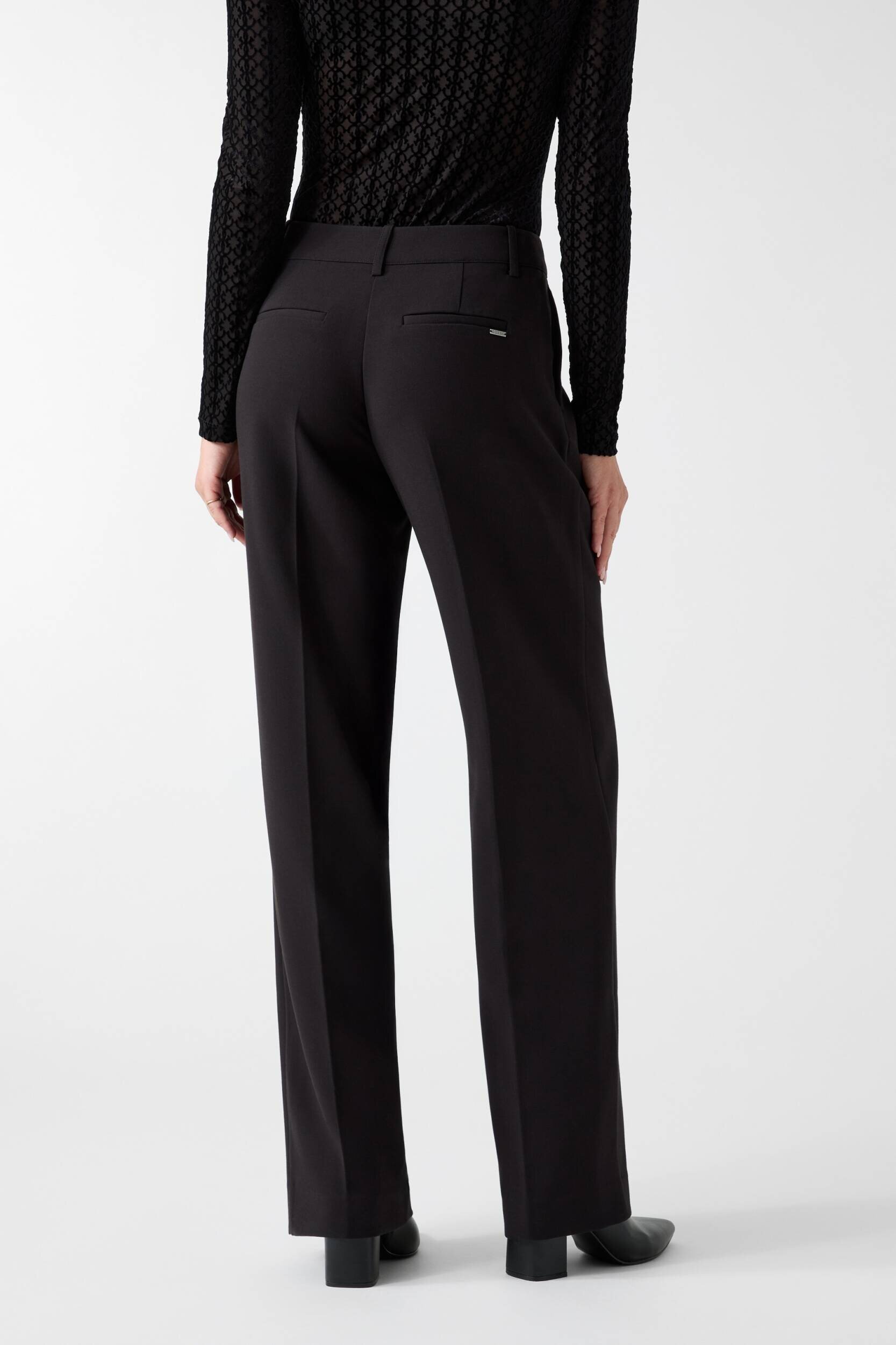 GUESS Pantaloni New Joandra | Relaxed fit