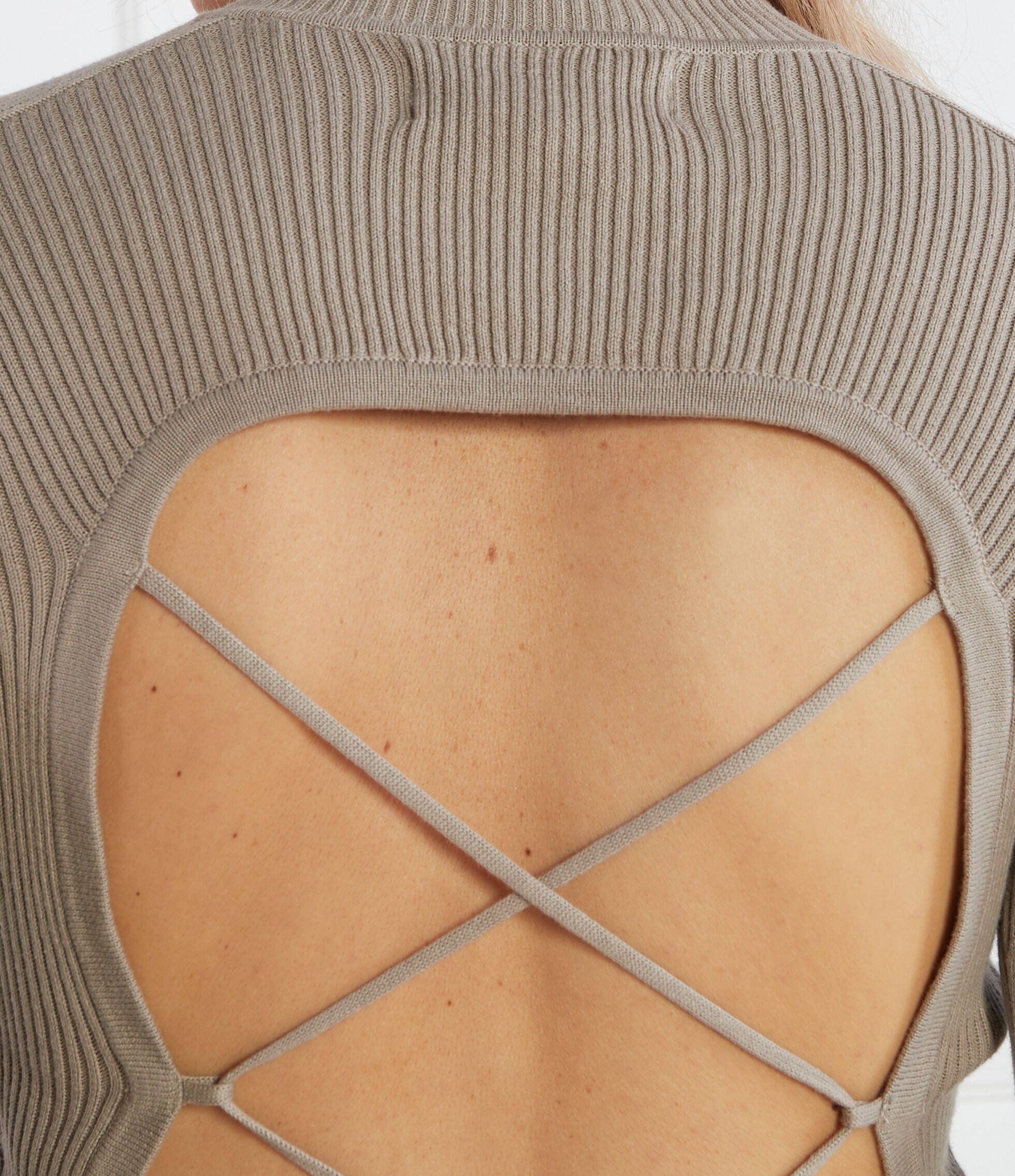 GUESS Pulover | Cropped Fit