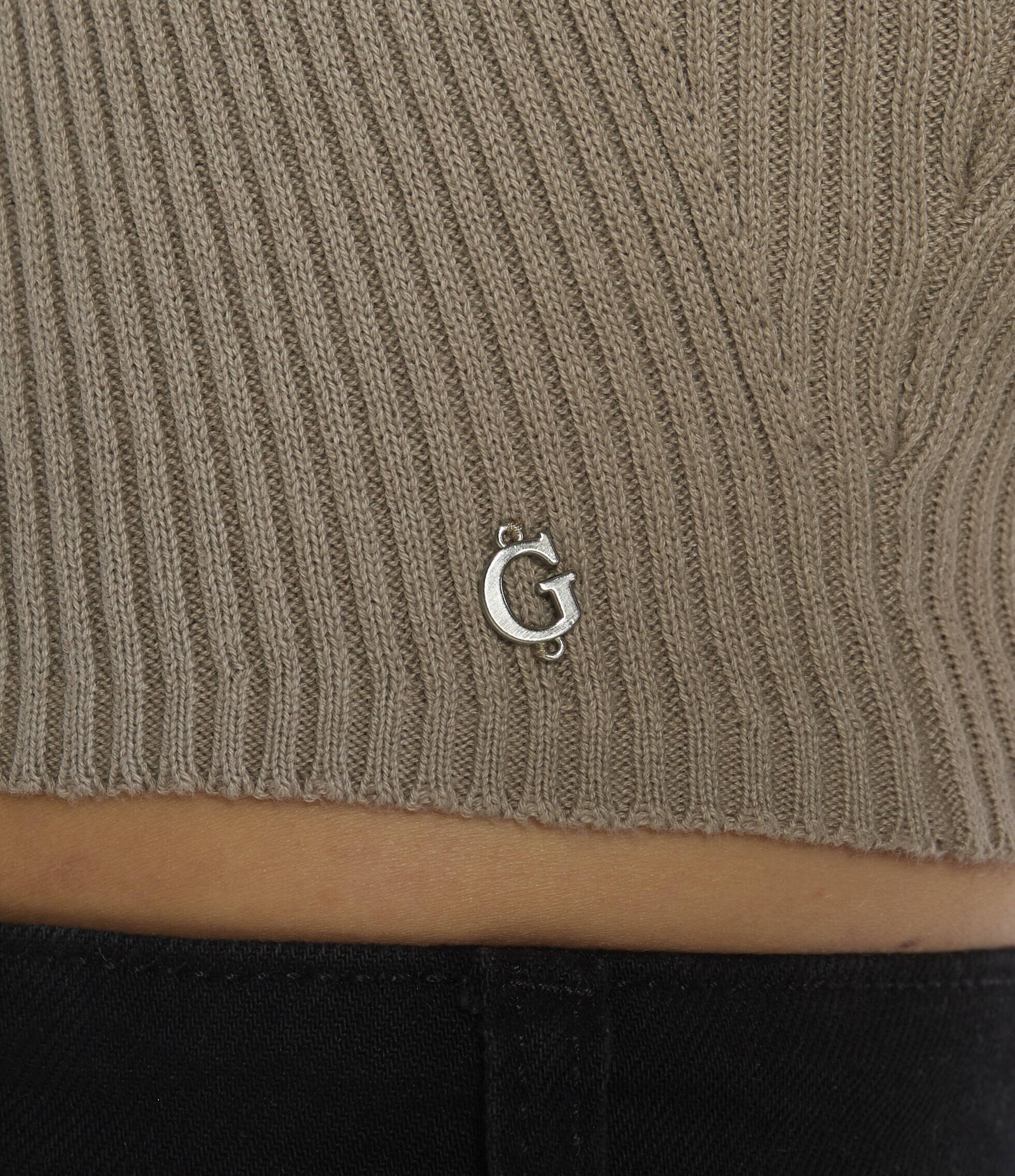 GUESS Pulover | Cropped Fit
