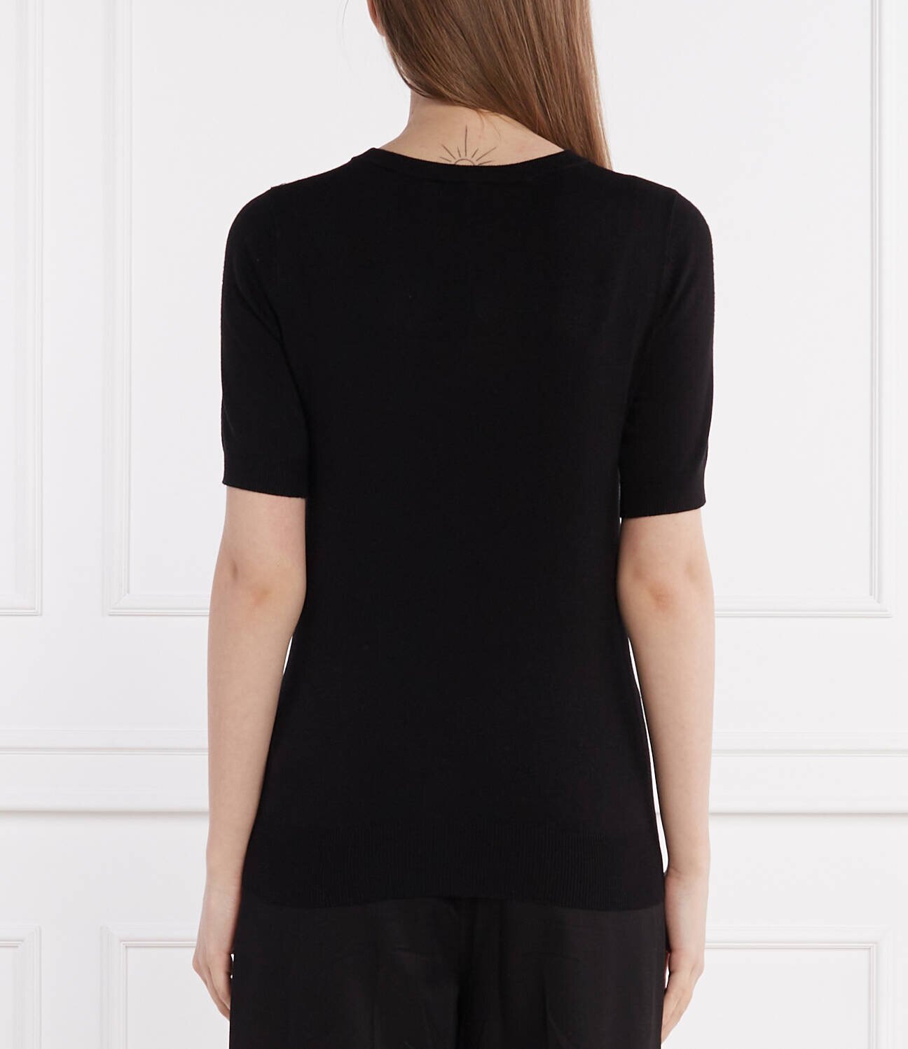 GUESS Pulover KAYLA LOGO RN SS SWTR | Slim Fit