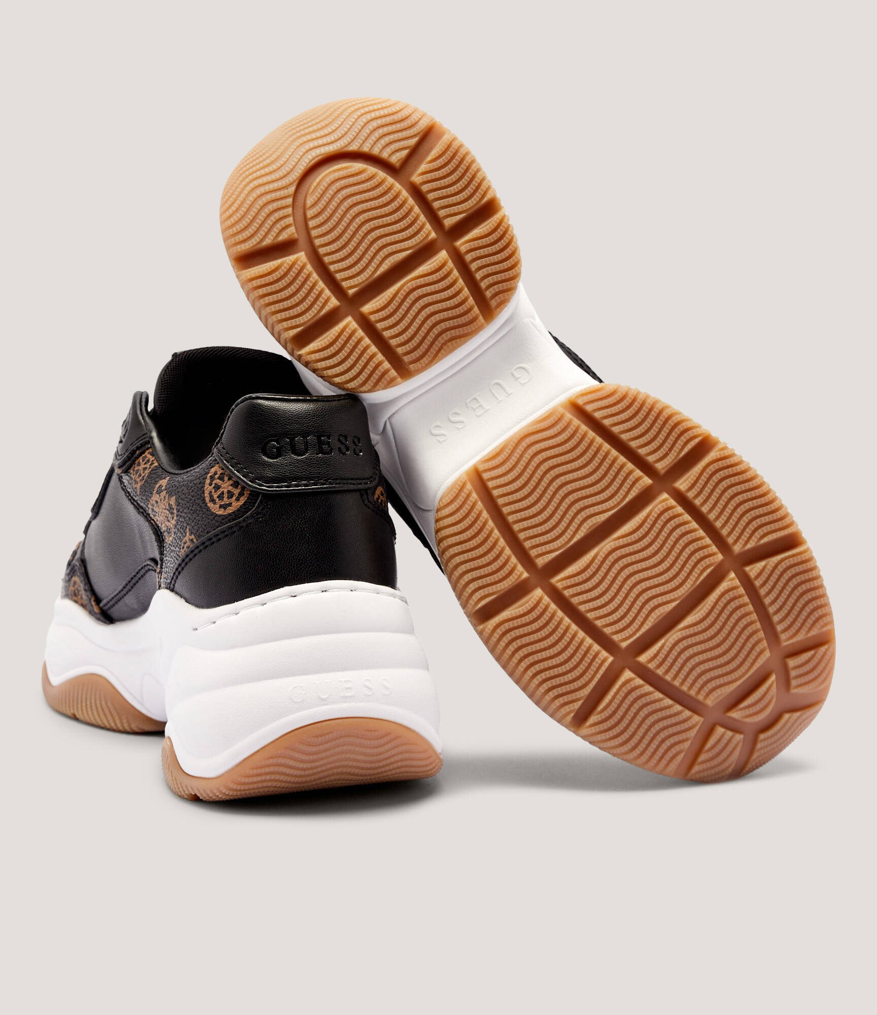 GUESS Sneakers Hapyy3
