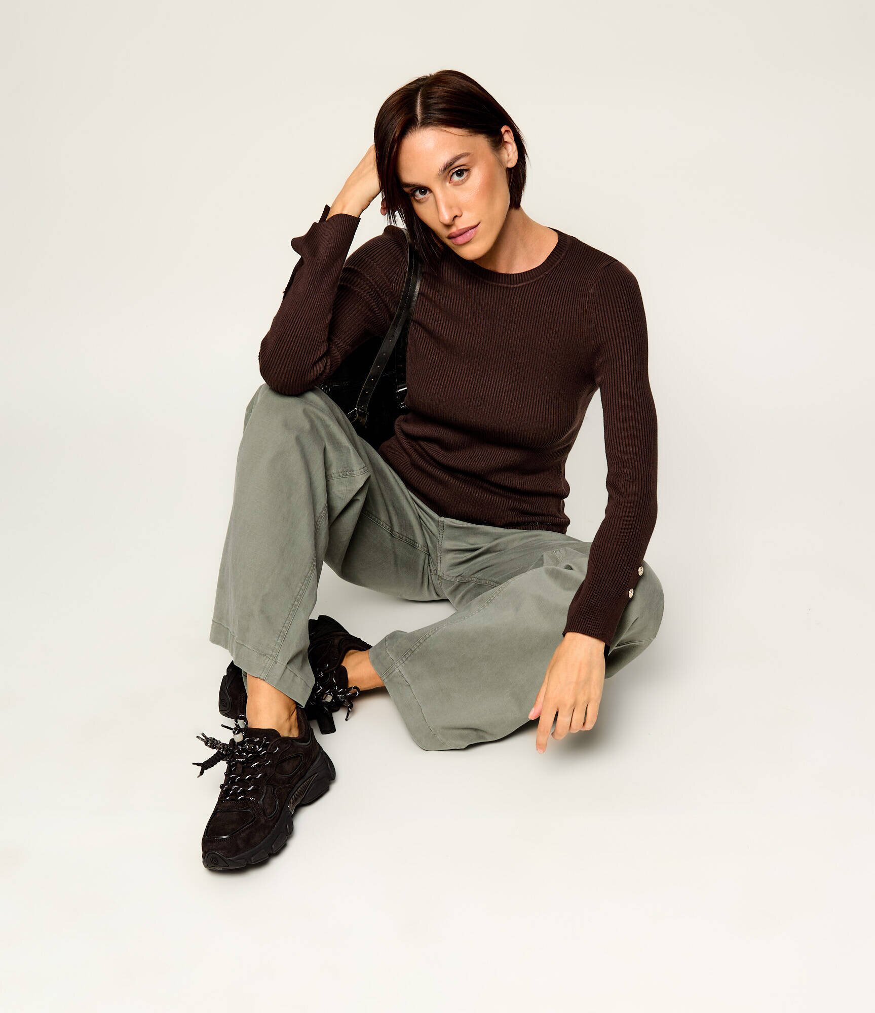 GUESS Sneakers Irrina | piele întoarsă