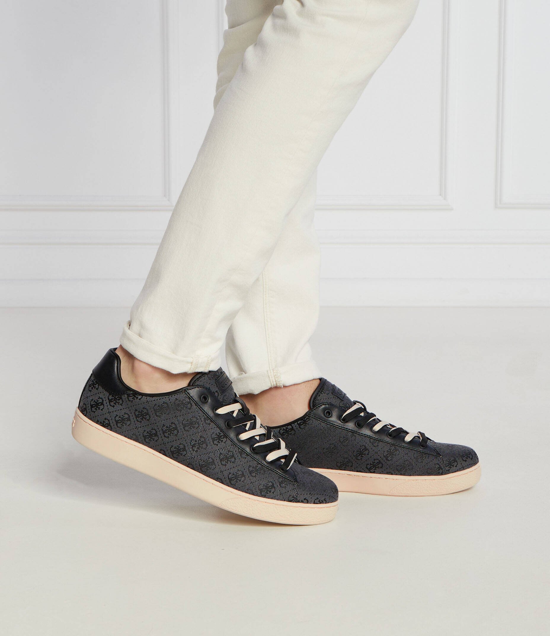 GUESS Sneakers NOLA