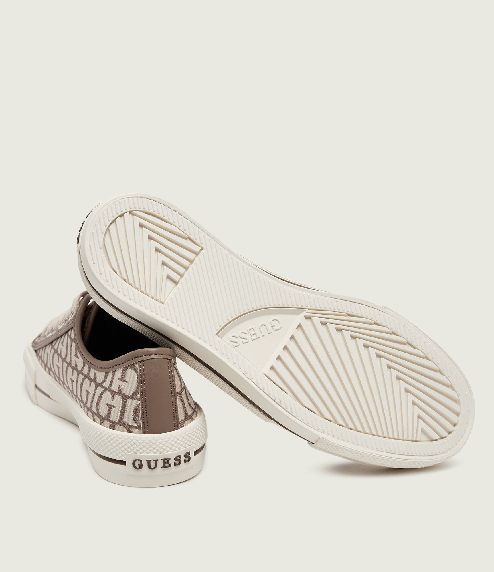 GUESS Teniși Carey3