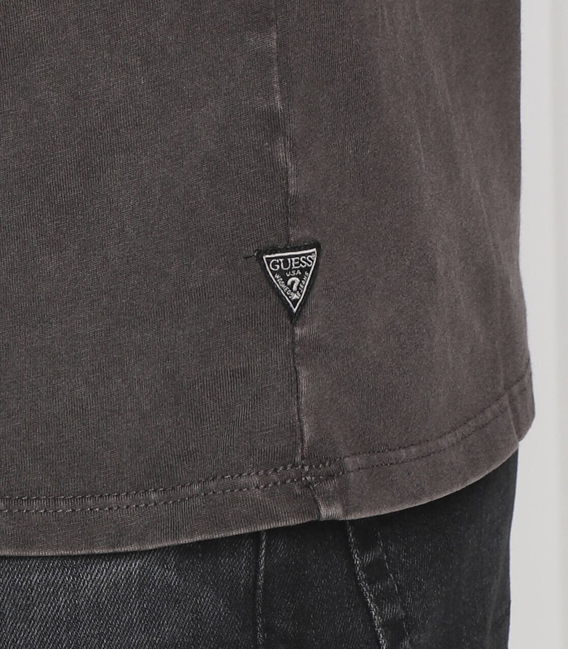 GUESS Tricou RIOT TOUR | Regular Fit