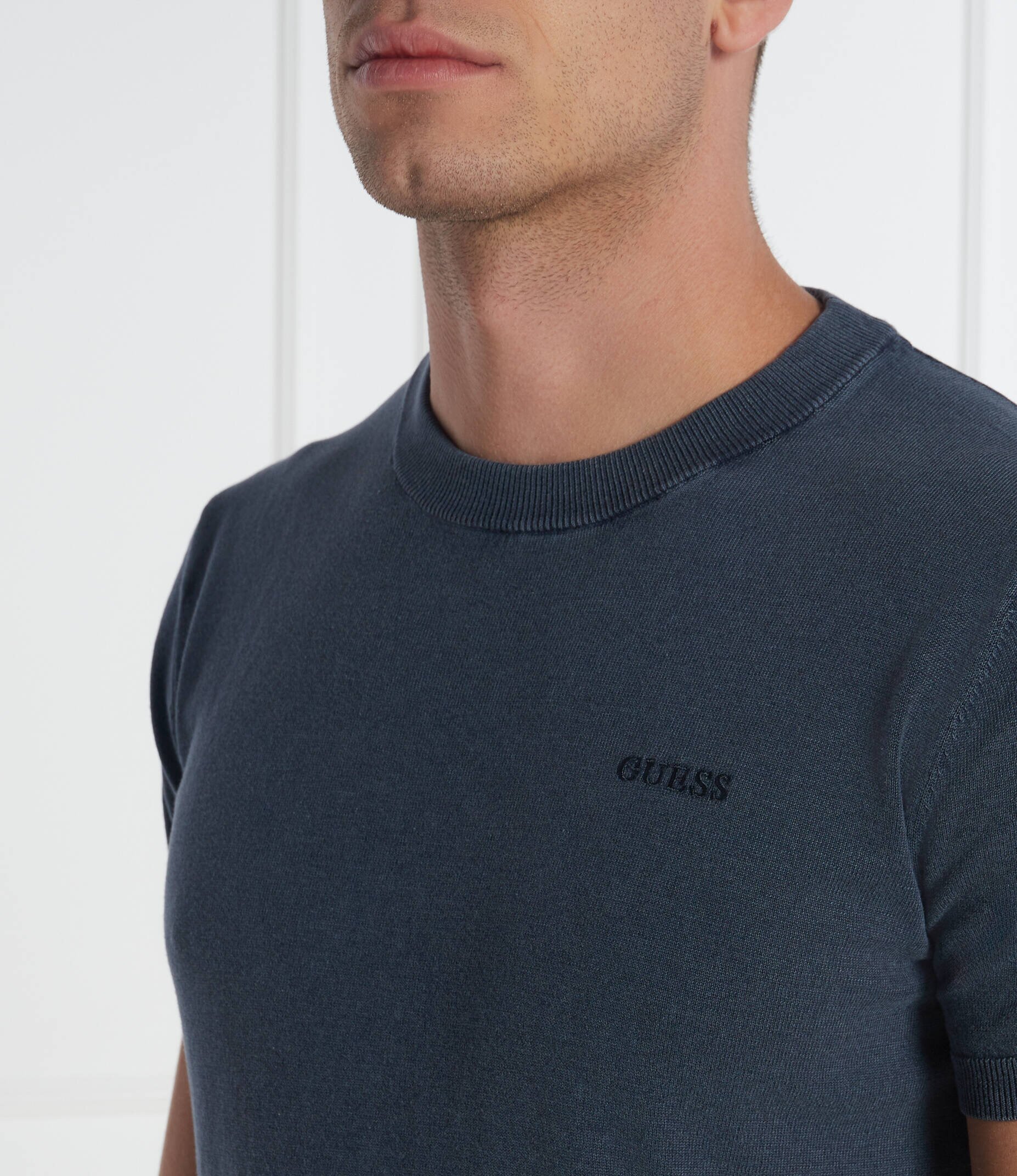 GUESS Tricou | Slim Fit cu adaos de mătase