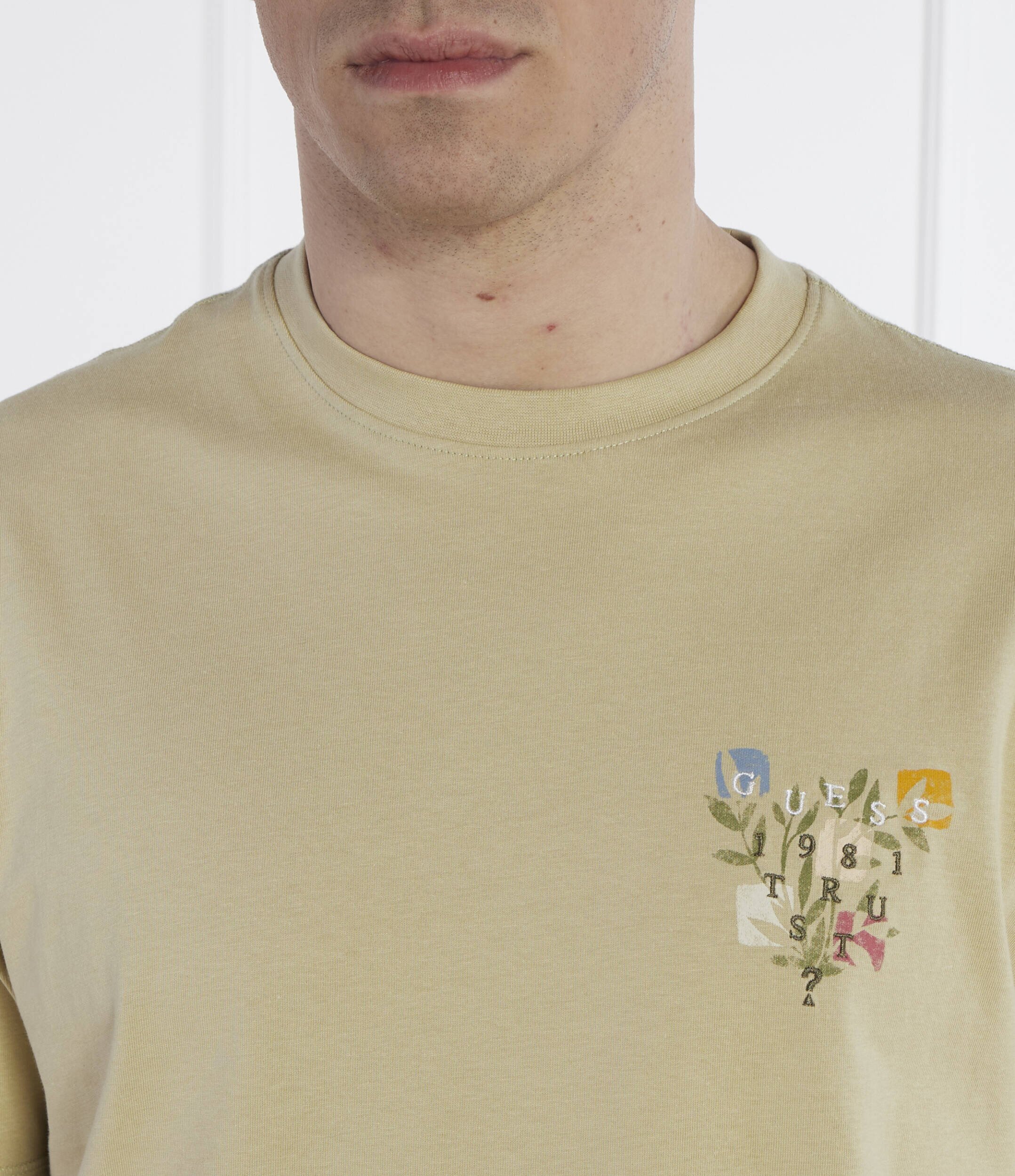 GUESS Tricou SS CN SMALL ABSTRACT | Classic fit