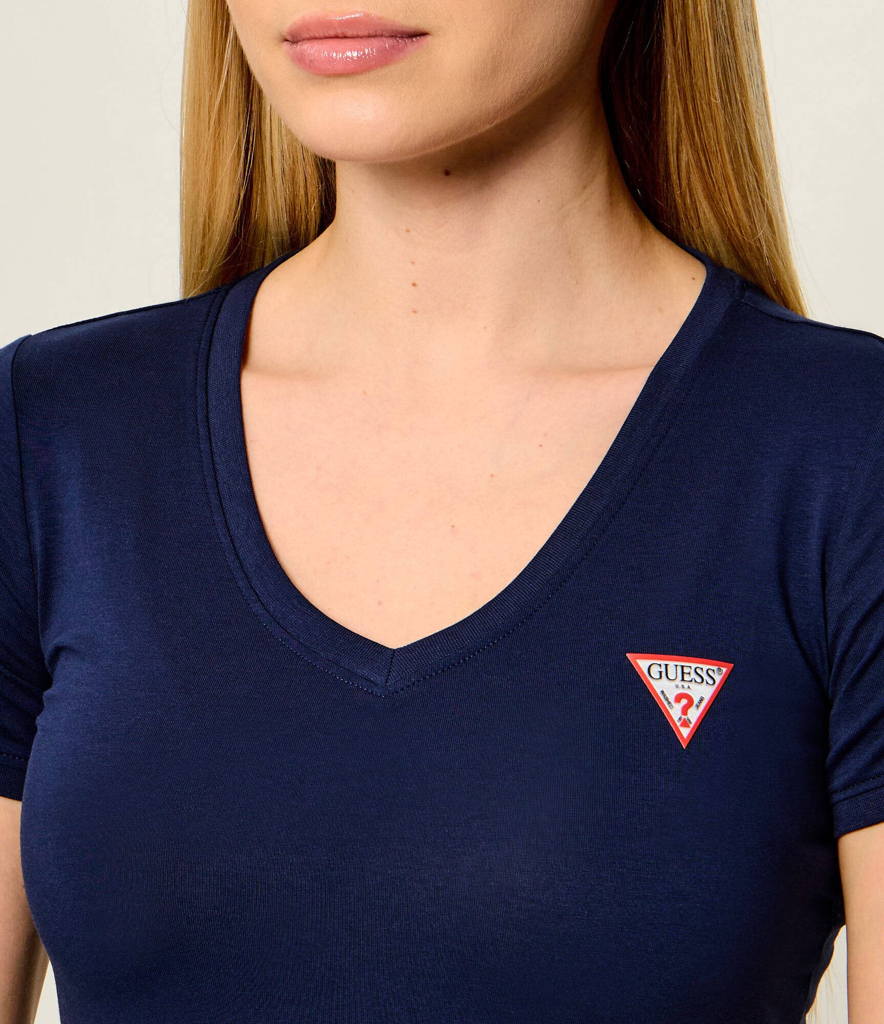GUESS Tricou VN MINI TRIANGLE | Regular Fit