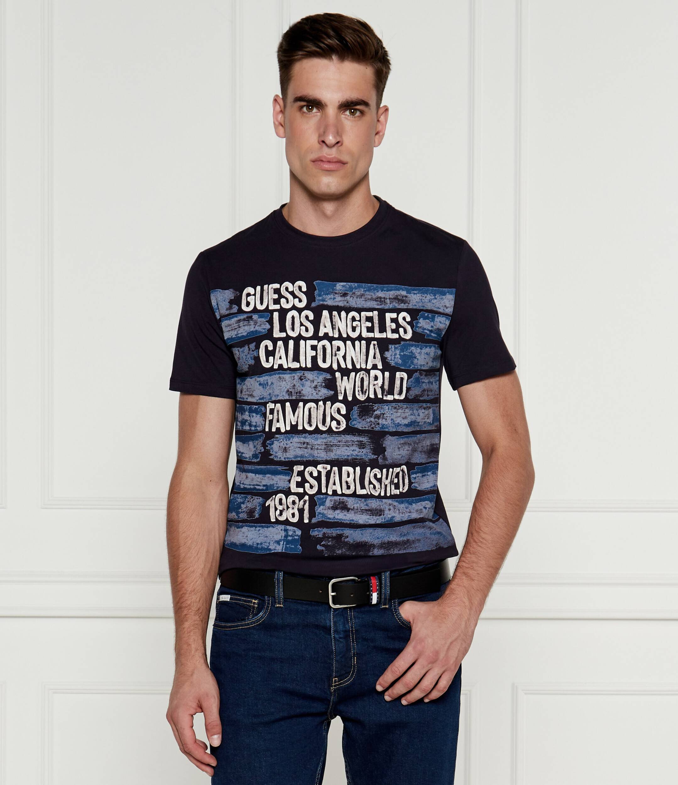 GUESS Tricou WORLD FAMOUS | Regular Fit