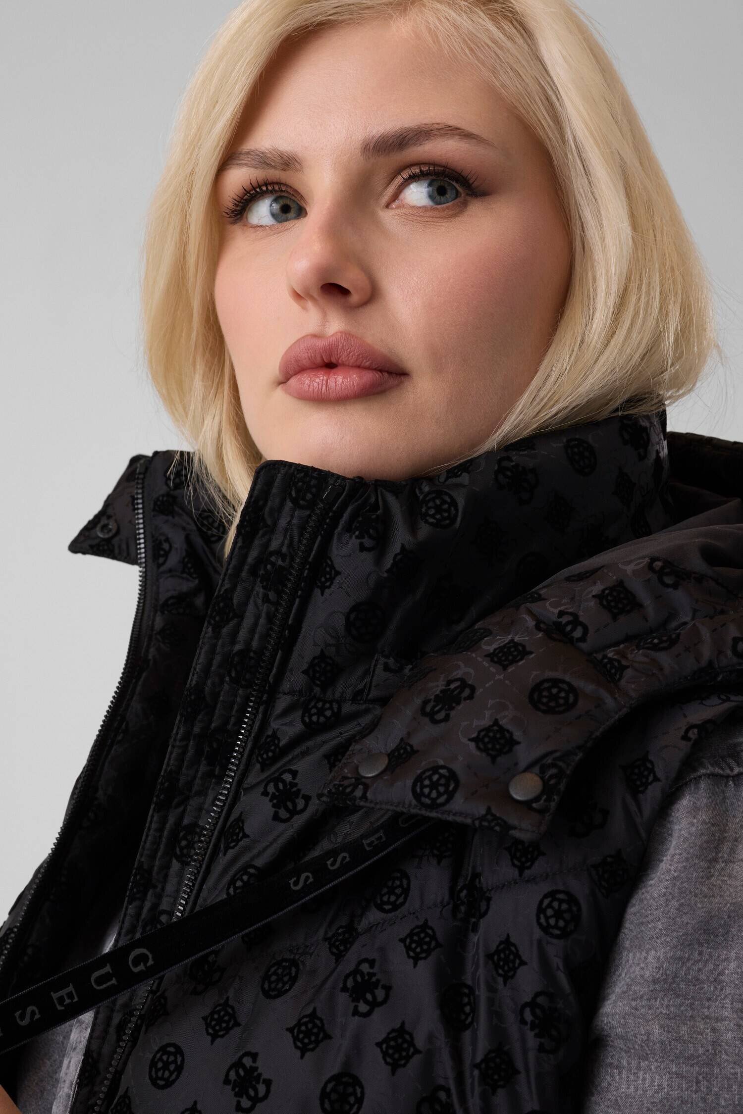 GUESS Vestă Daisy | Cropped Fit