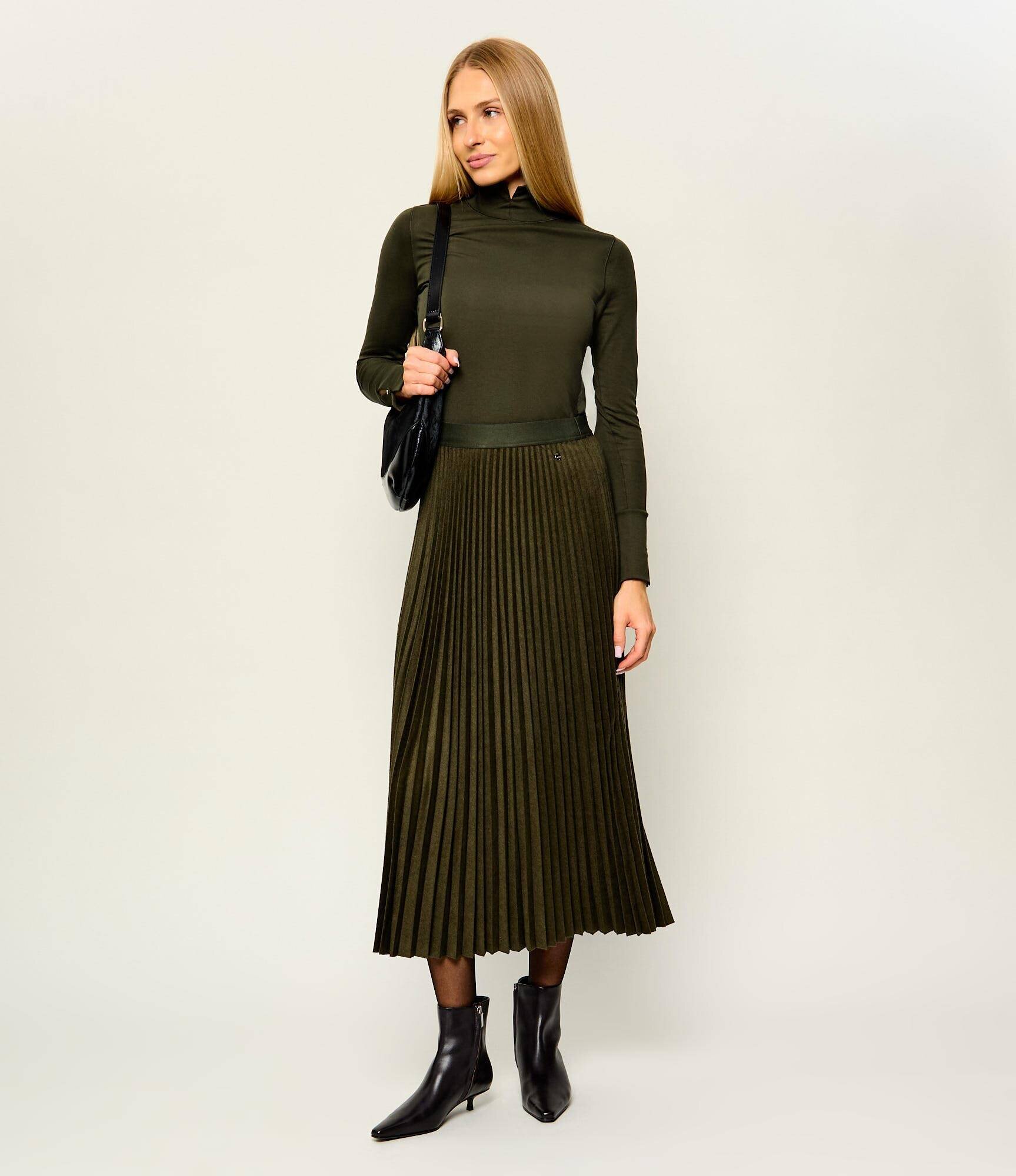 Marc Cain Guler înalt | Slim Fit