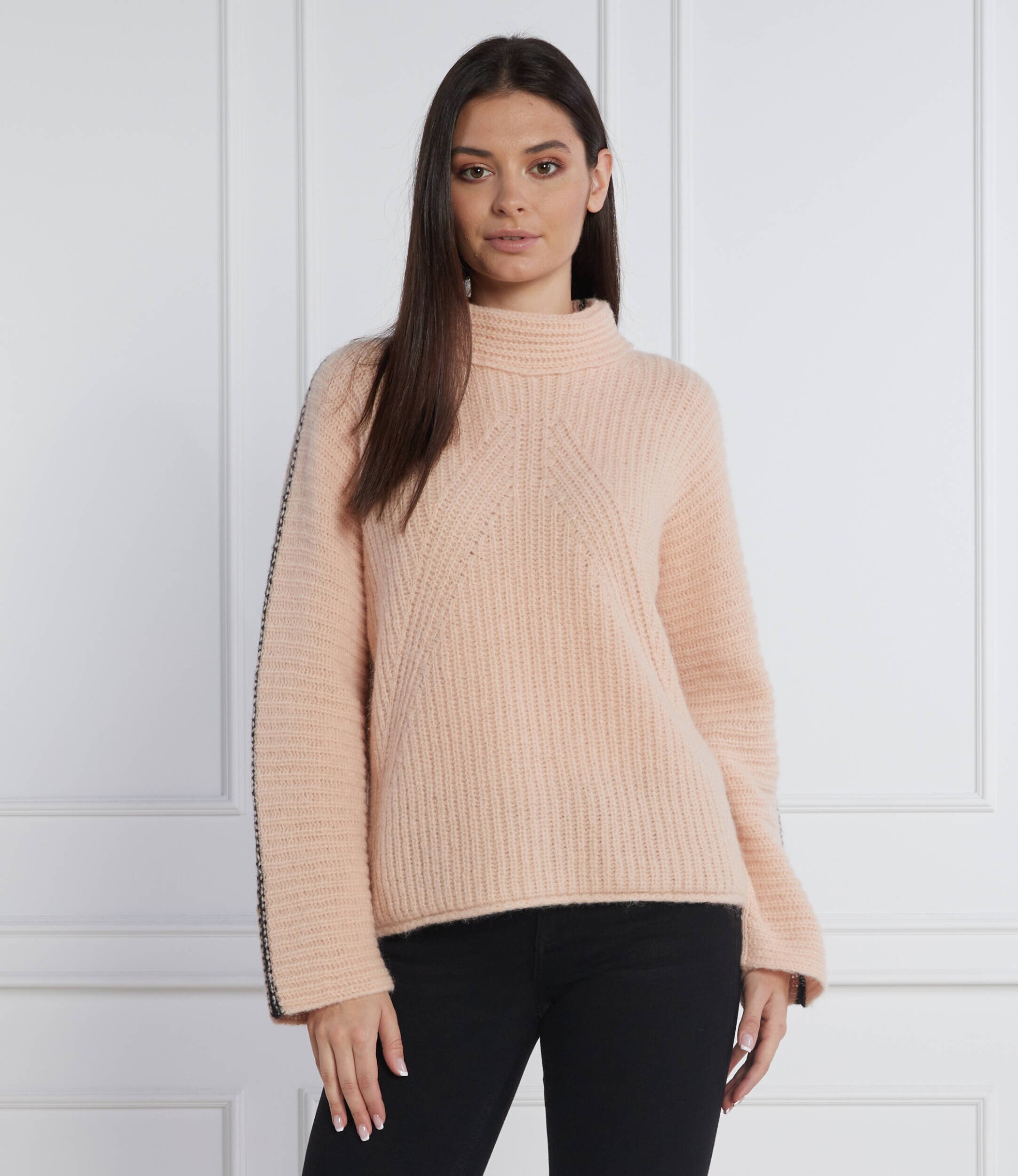 Marc Cain Pulover | Relaxed fit cu adaos de lână
