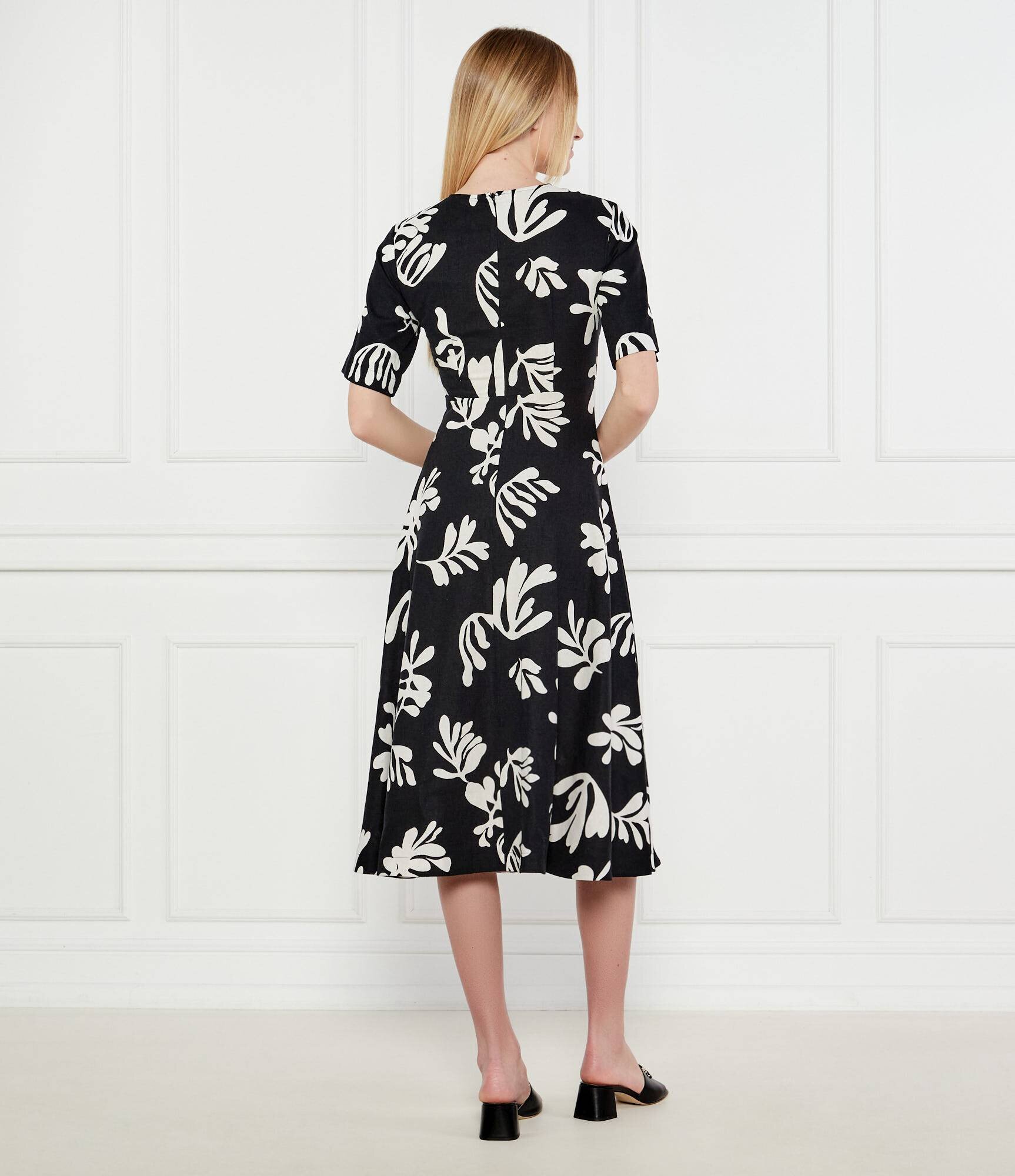 Marella De in rochie Molise