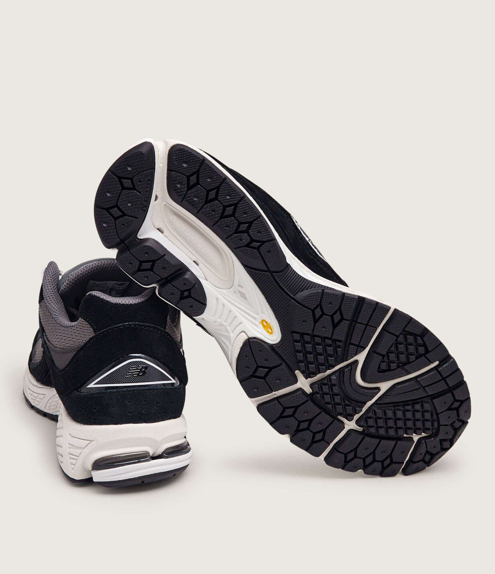 New Balance Sneakers NBU2002 | piele întoarsă
