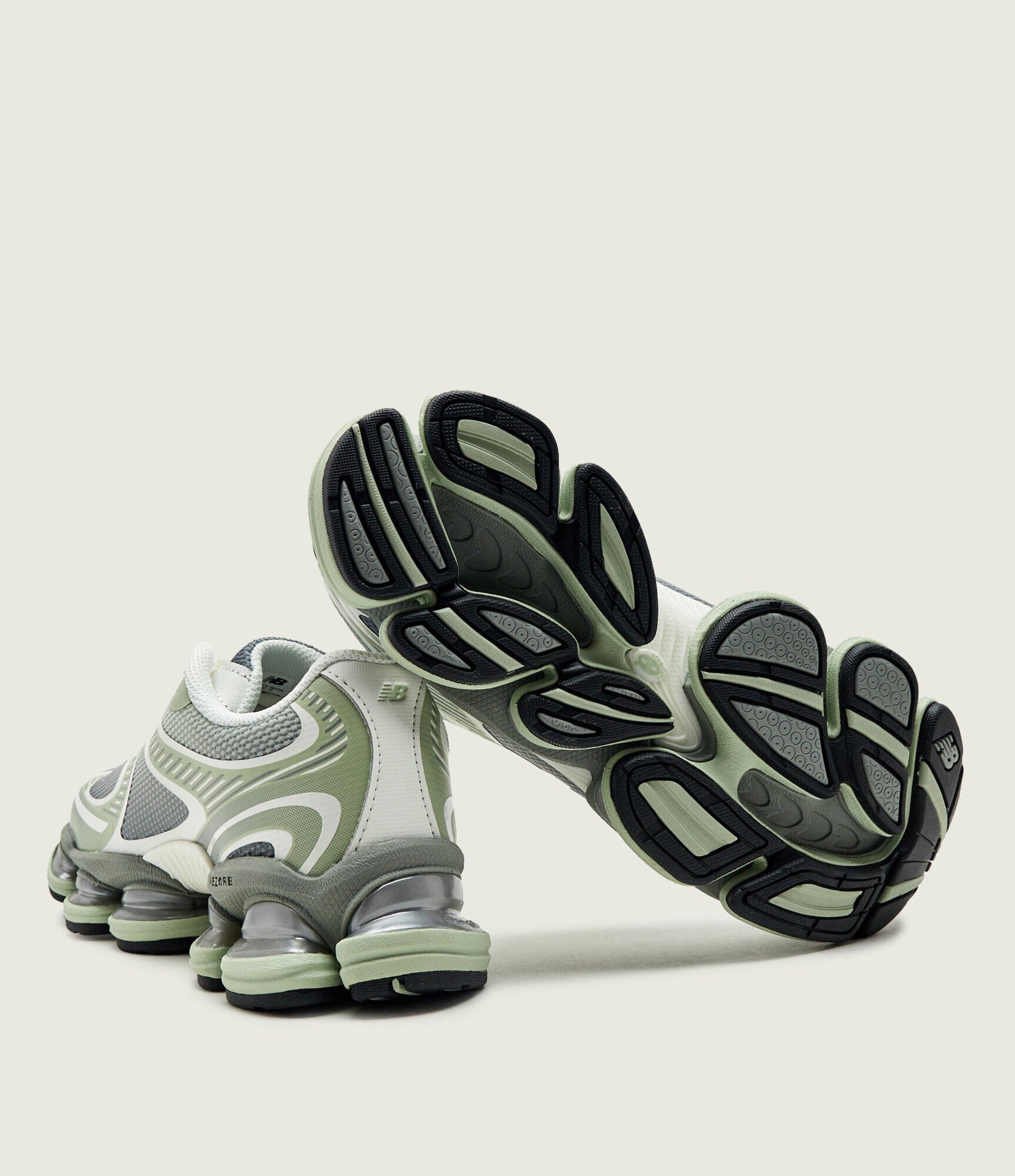 New Balance Sneakers U2000