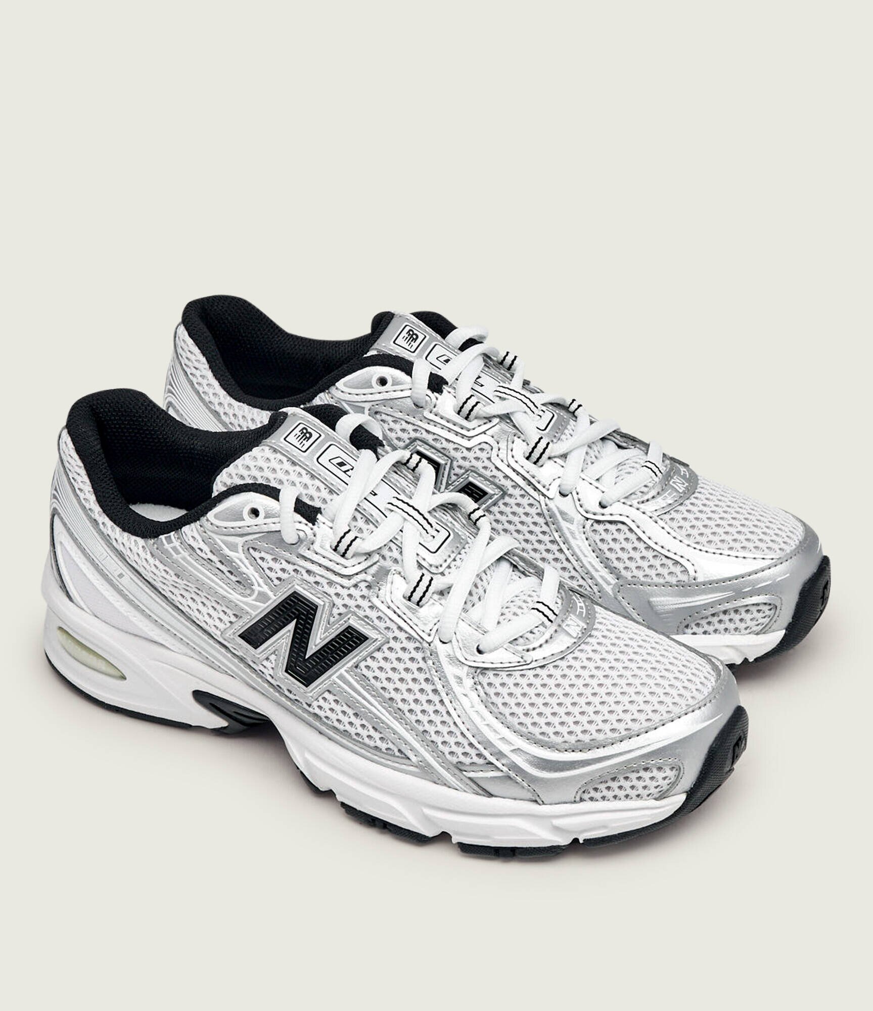 New Balance Sneakers U740