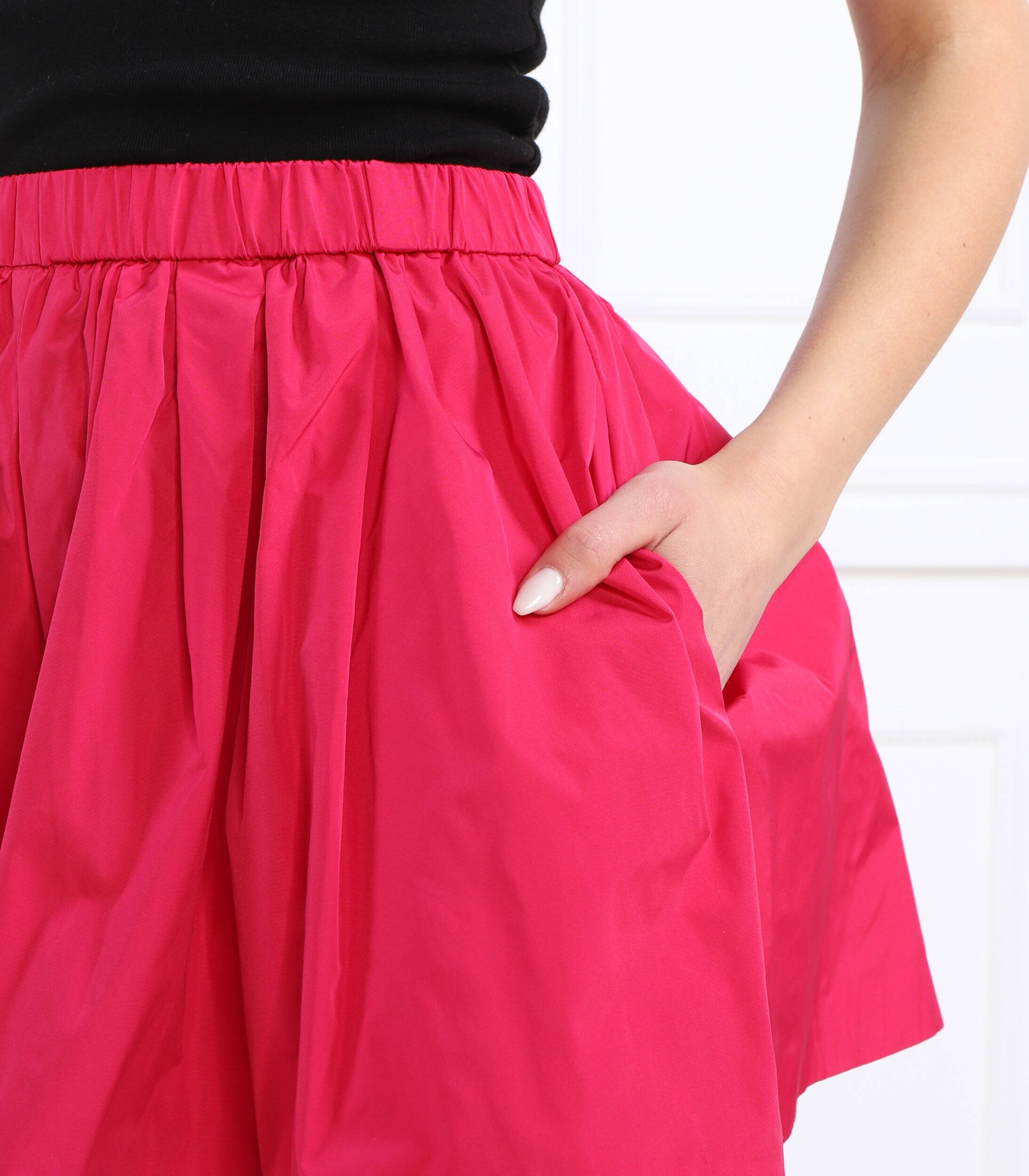 RED VALENTINO Pantaloni scurți | Loose fit | high waist